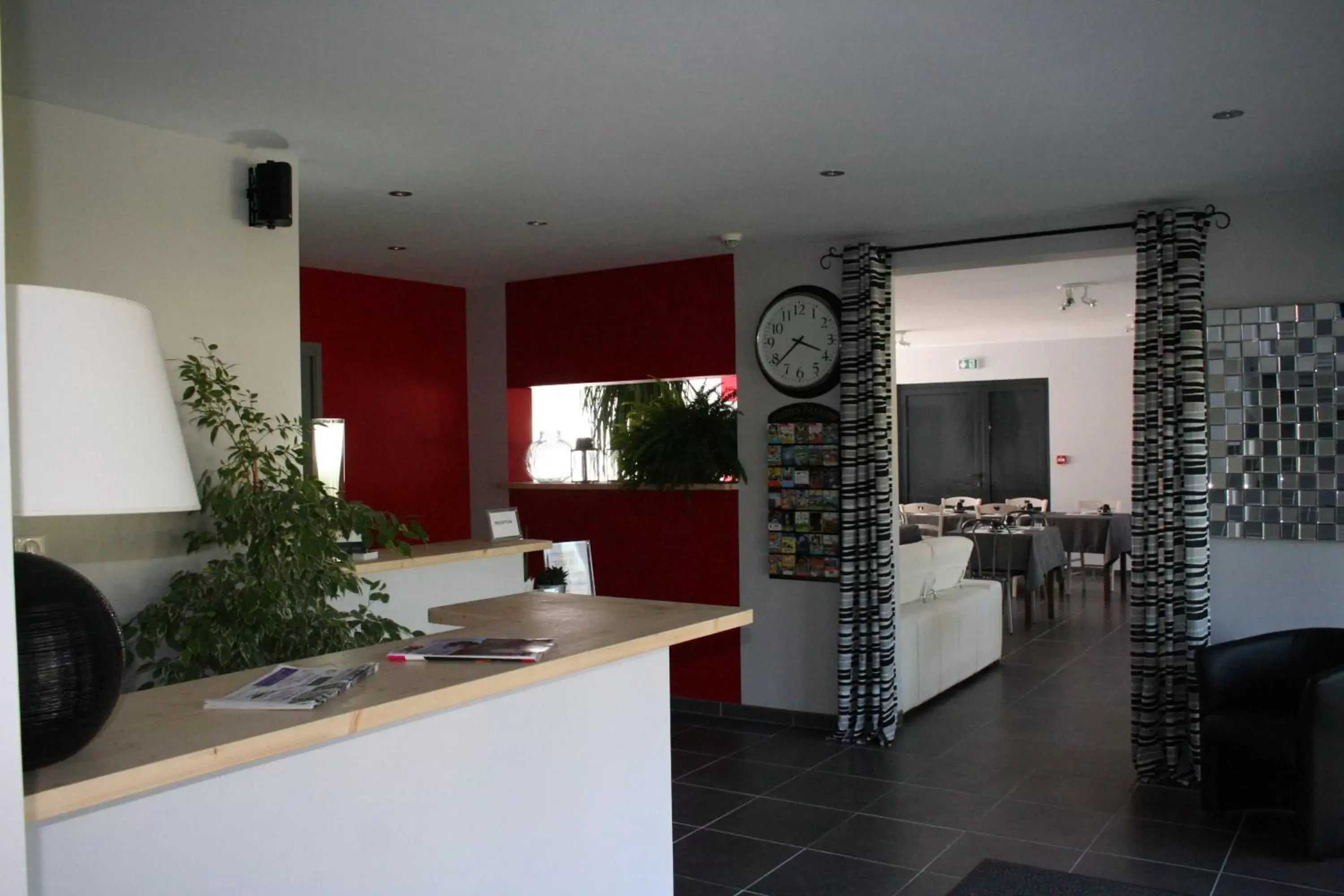 Lobby or reception, Kitchen/Kitchenette in Les Jardins de L'Ocean