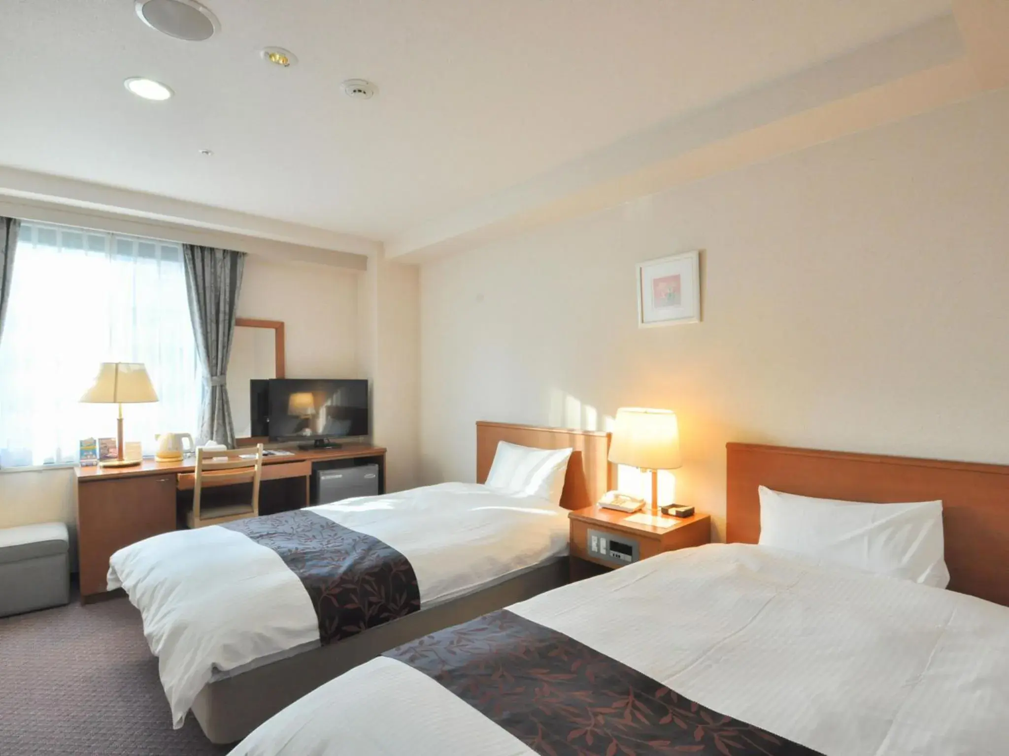 Photo of the whole room, Bed in Kobe City Gardens Hotel