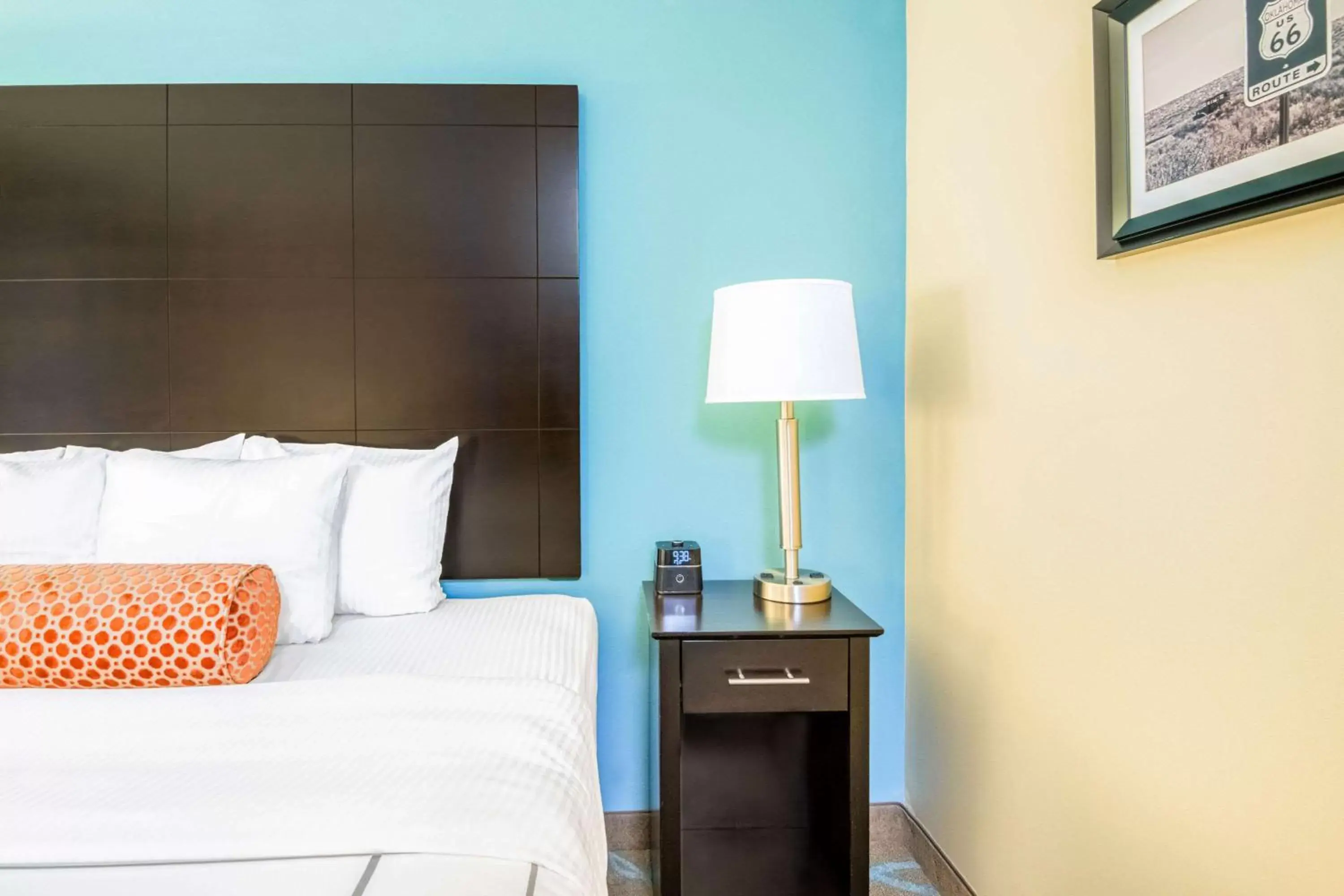 Photo of the whole room, Bed in La Quinta by Wyndham Clinton Historic Route 66 Photo of the whole room, Bed in La Quinta by Wyndham Clinton Historic Route 66