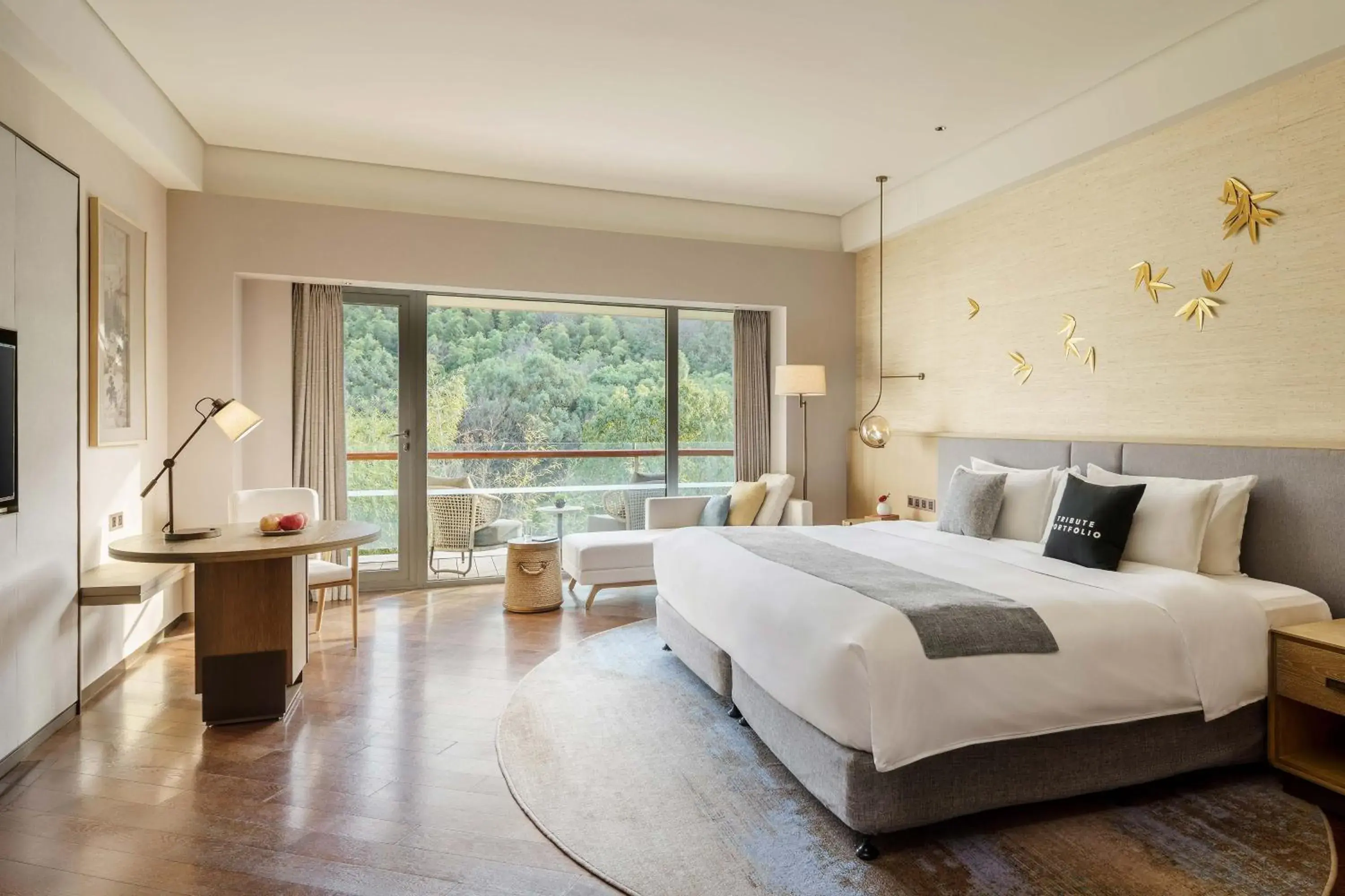 Photo of the whole room, Bed in The Yuluxe Sheshan, Shanghai, A Tribute Portfolio Hotel Photo of the whole room, Bed in The Yuluxe Sheshan, Shanghai, A Tribute Portfolio Hotel