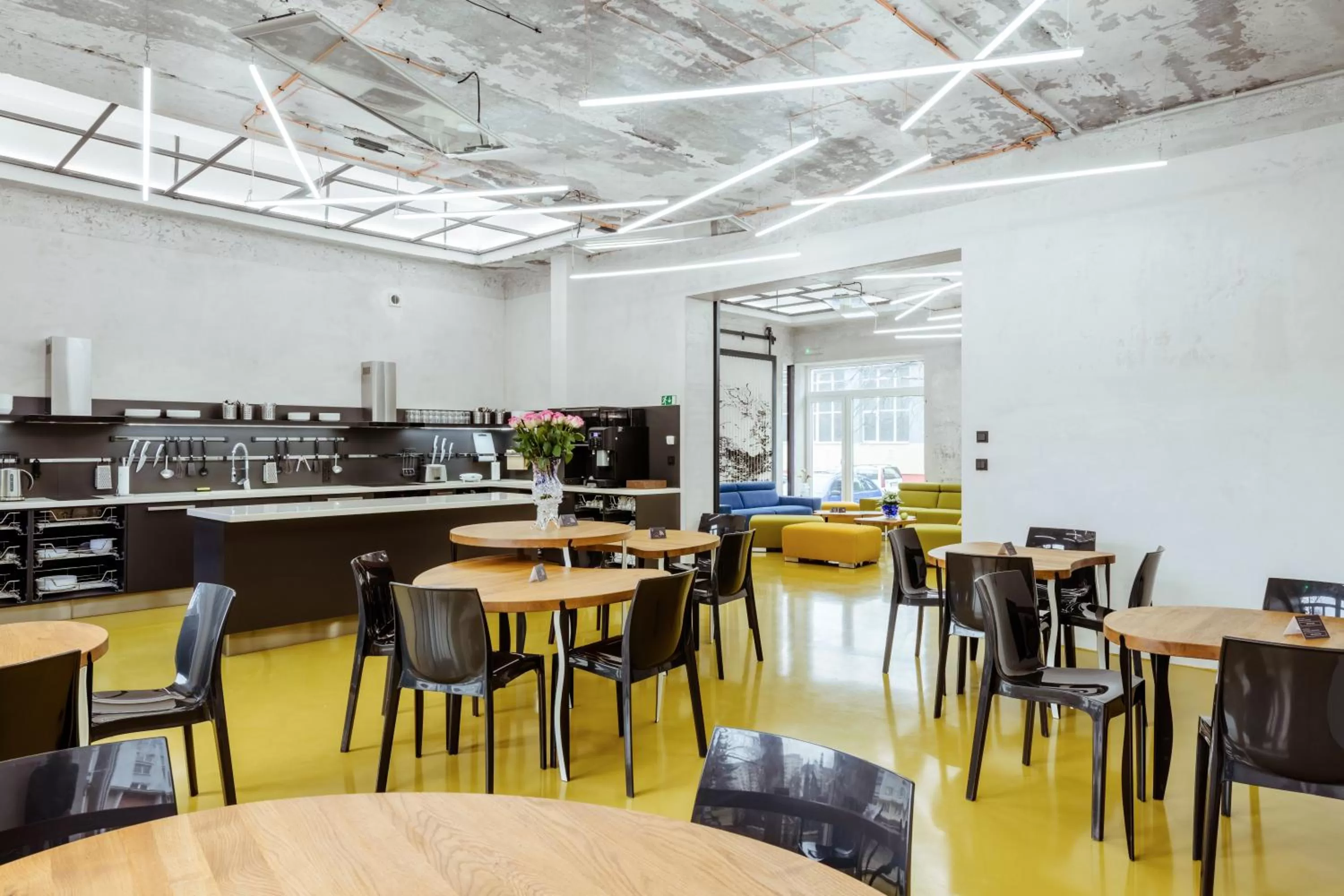 Communal kitchen in Smarthotel Nezvalova Archa