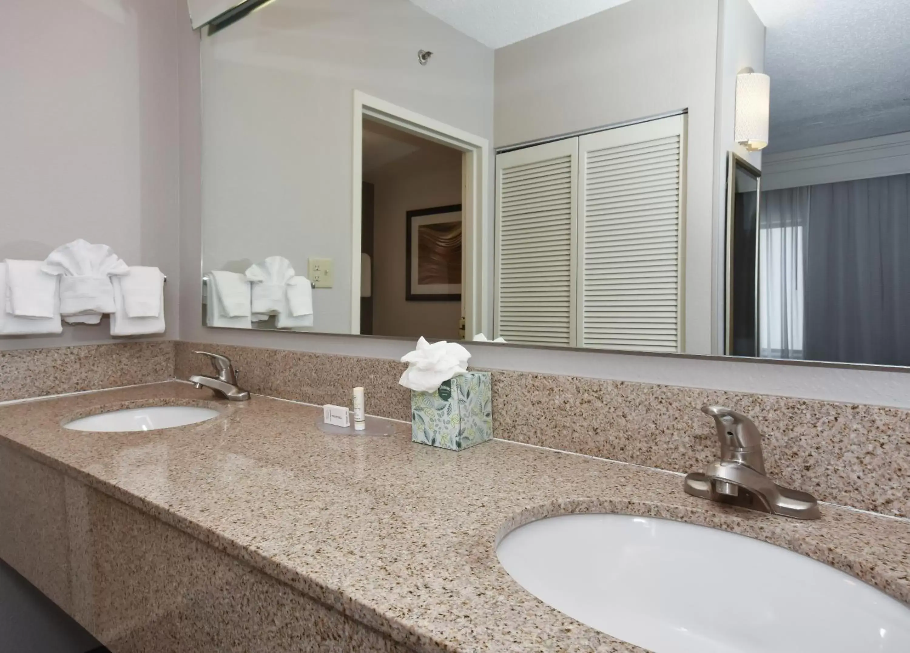 Bathroom in Courtyard by Marriott Charlotte Matthews