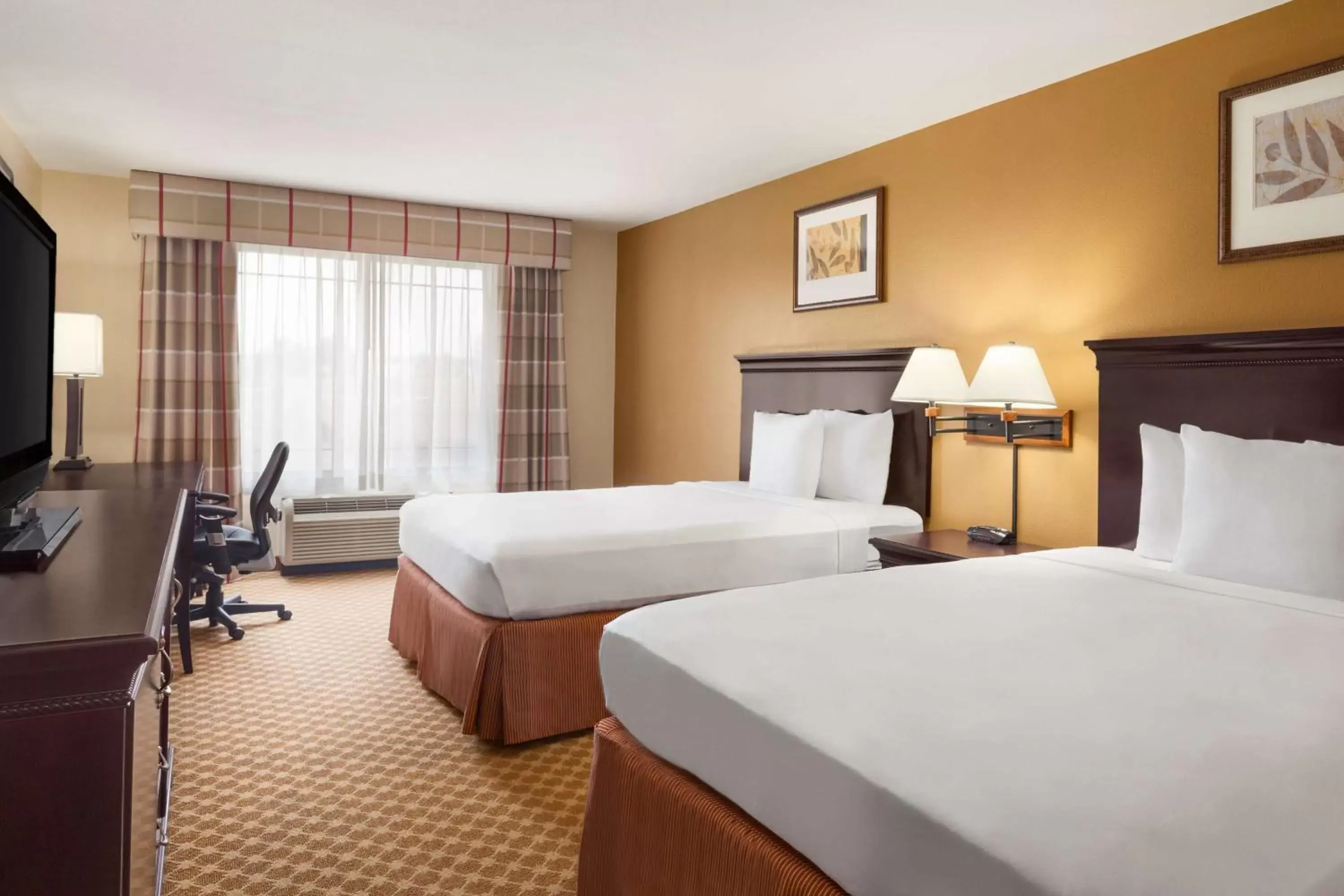 Photo of the whole room, Bed in Country Inn & Suites by Radisson, Ontario at Ontario Mills, CA
