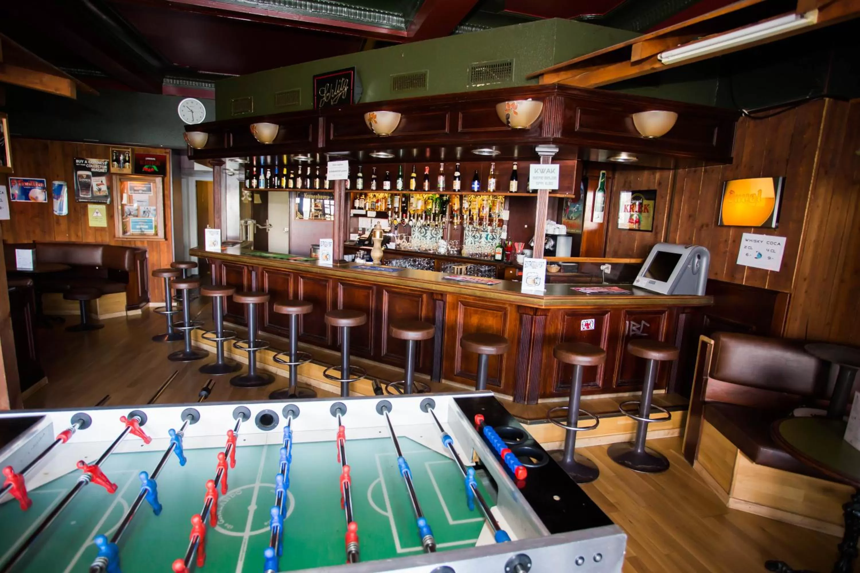 Darts in Hôtel du Port