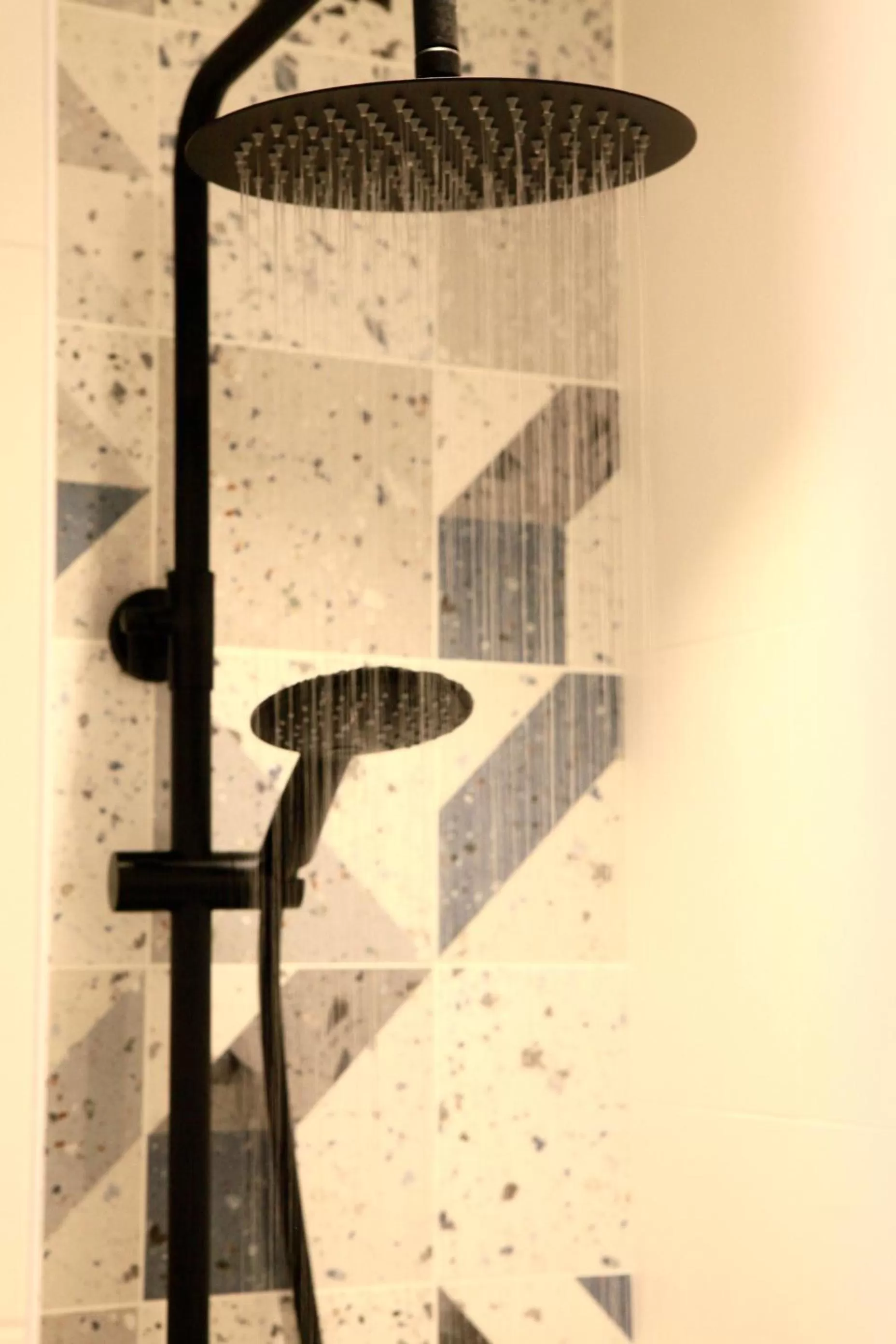 Shower in Logis Hôtels- Hôtel Marguerite d'Anjou Angers château