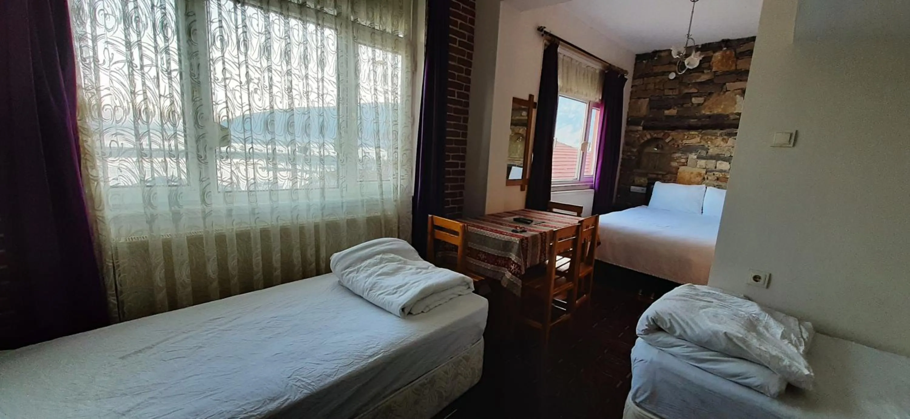 Photo of the whole room, Bed in Lale Pension
