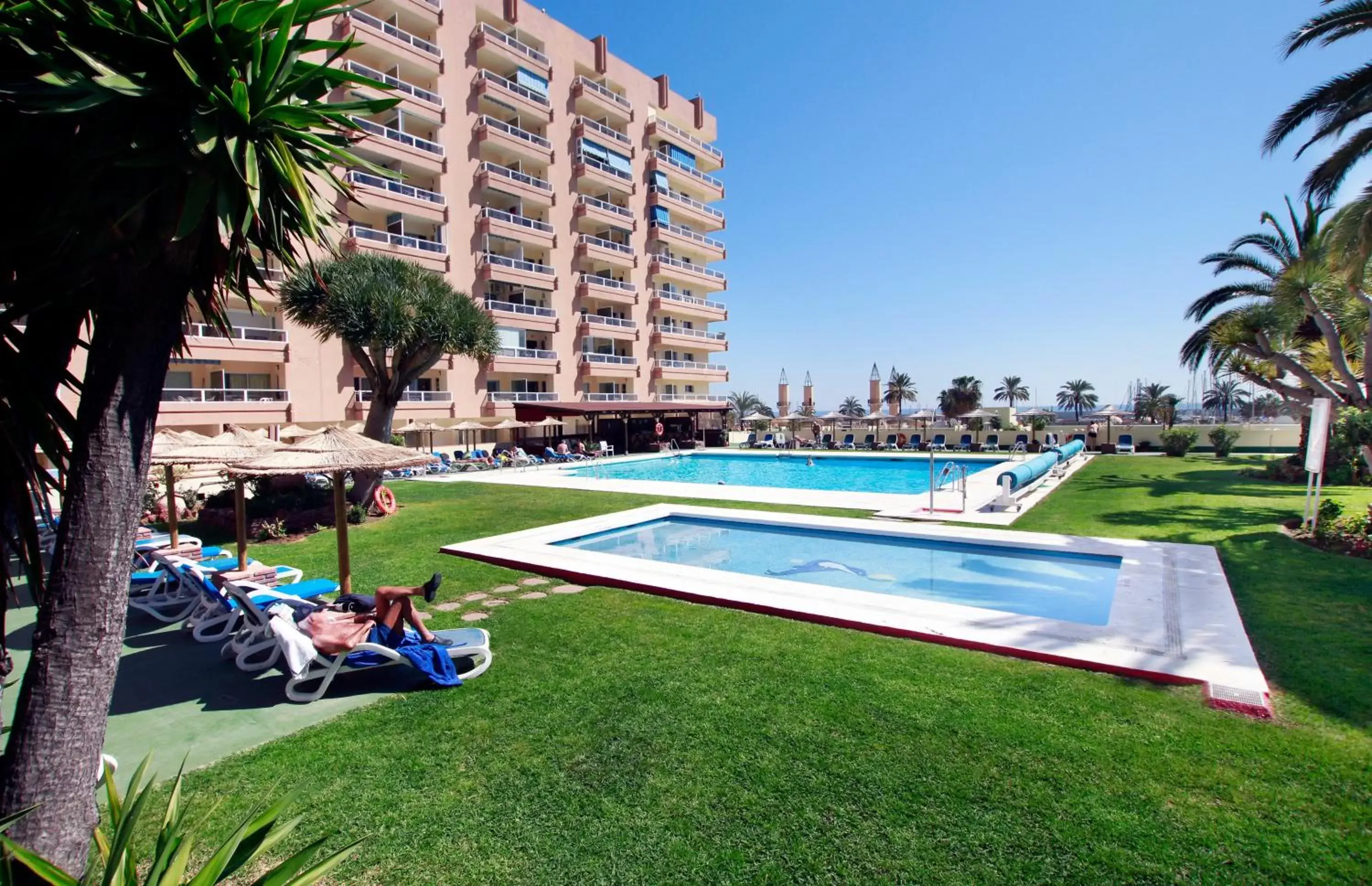 Garden, Swimming Pool in Hotel Apartamentos Pyr Fuengirola