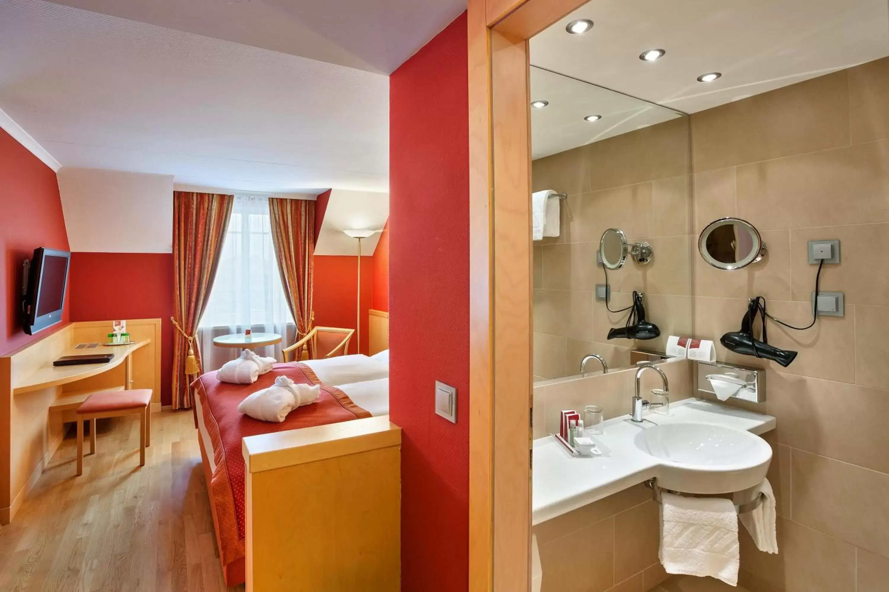 Bed, Bathroom in Austria Trend Hotel Ananas Wien