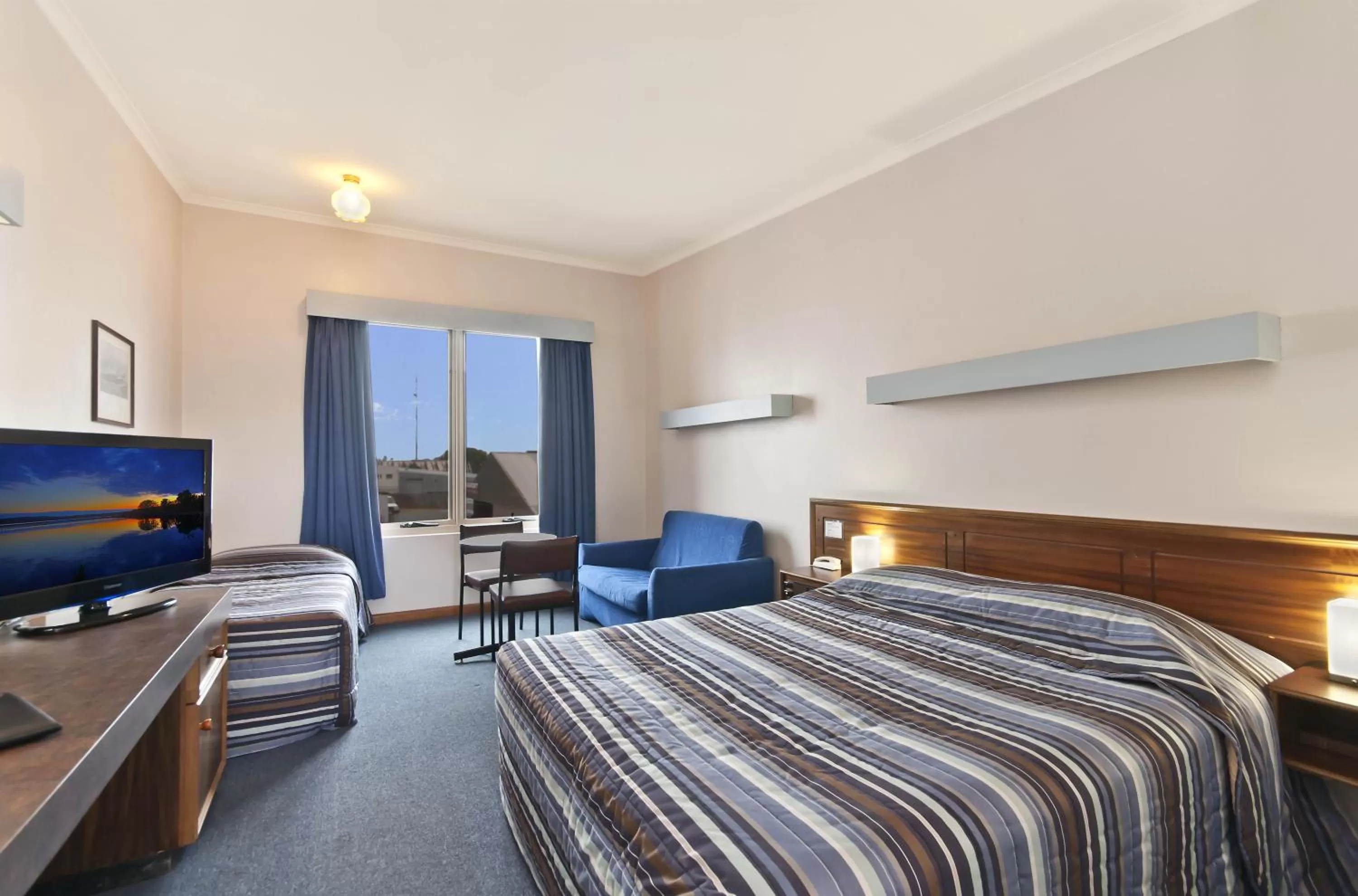 Bed in William Dutton Motel