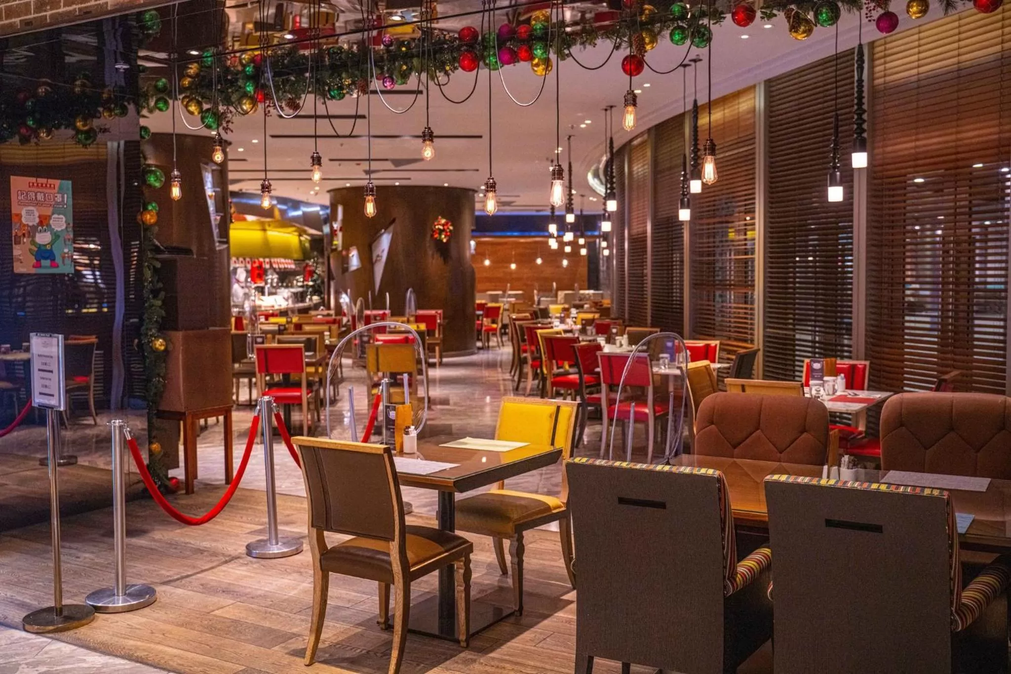 Restaurant/places to eat in Crowne Plaza Hong Kong Kowloon East by IHG