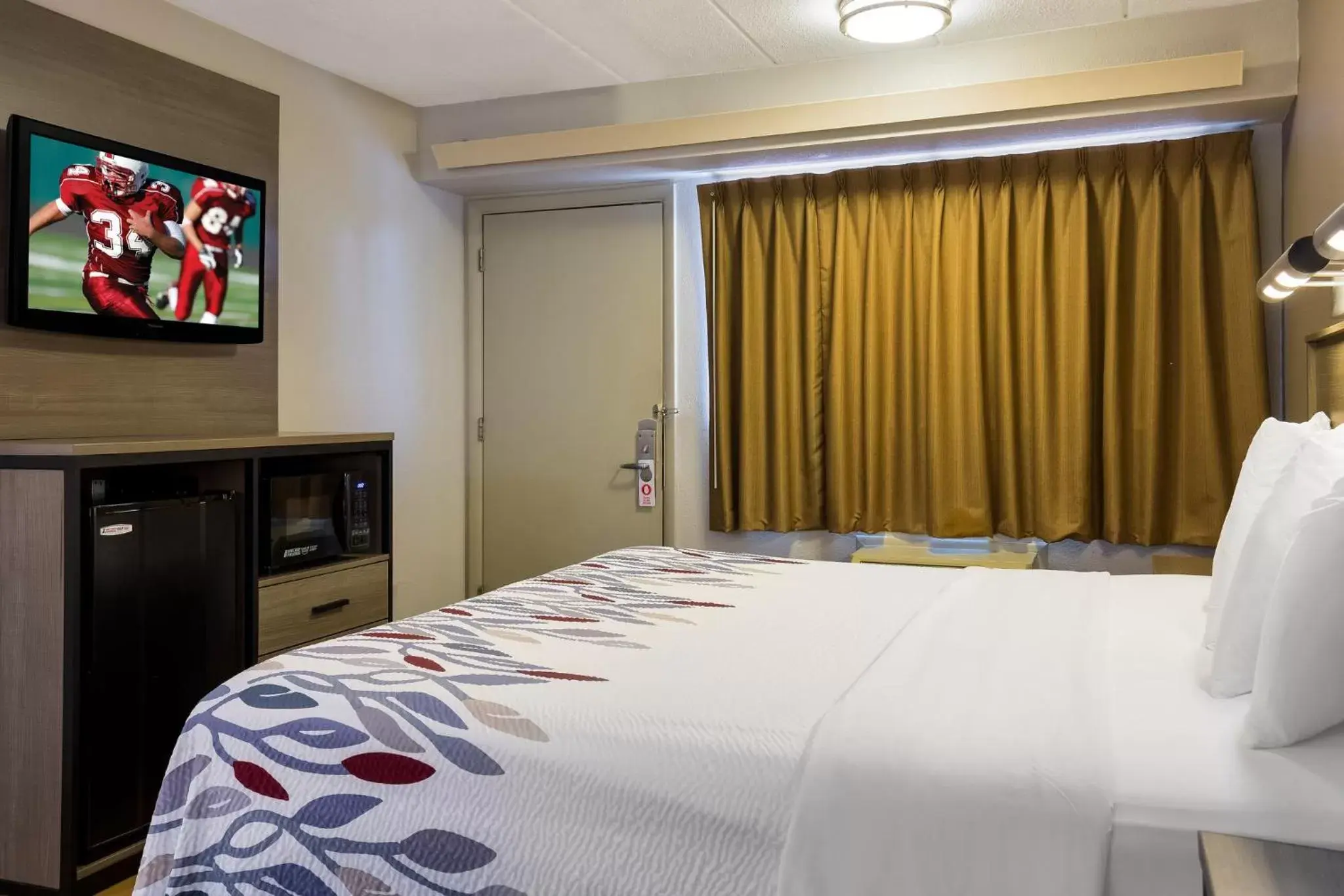 Bedroom, Bed in Red Roof Inn Wilkes-Barre Arena Bedroom, Bed in Red Roof Inn Wilkes-Barre Arena