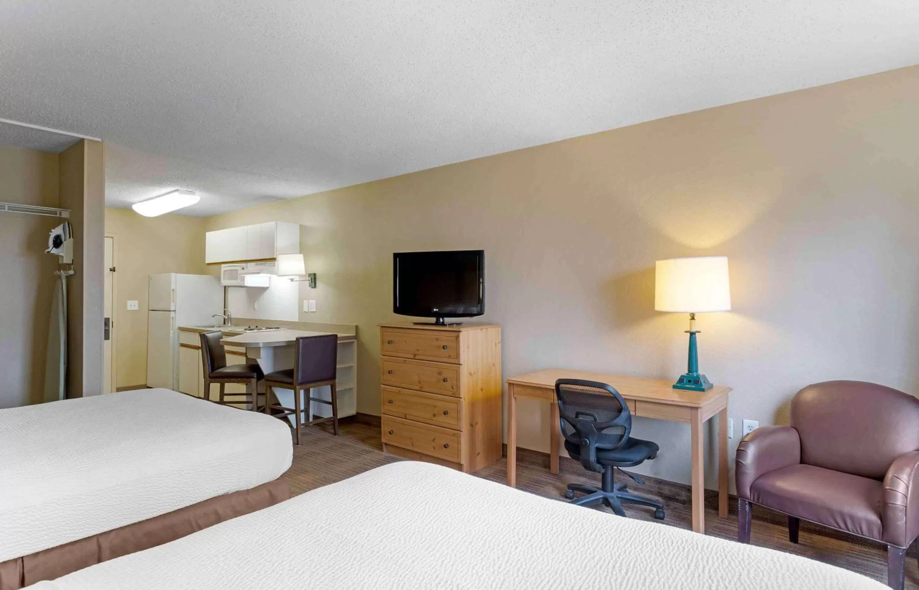 Bedroom, Bed in Extended Stay America Suites - Houston - Galleria - Uptown