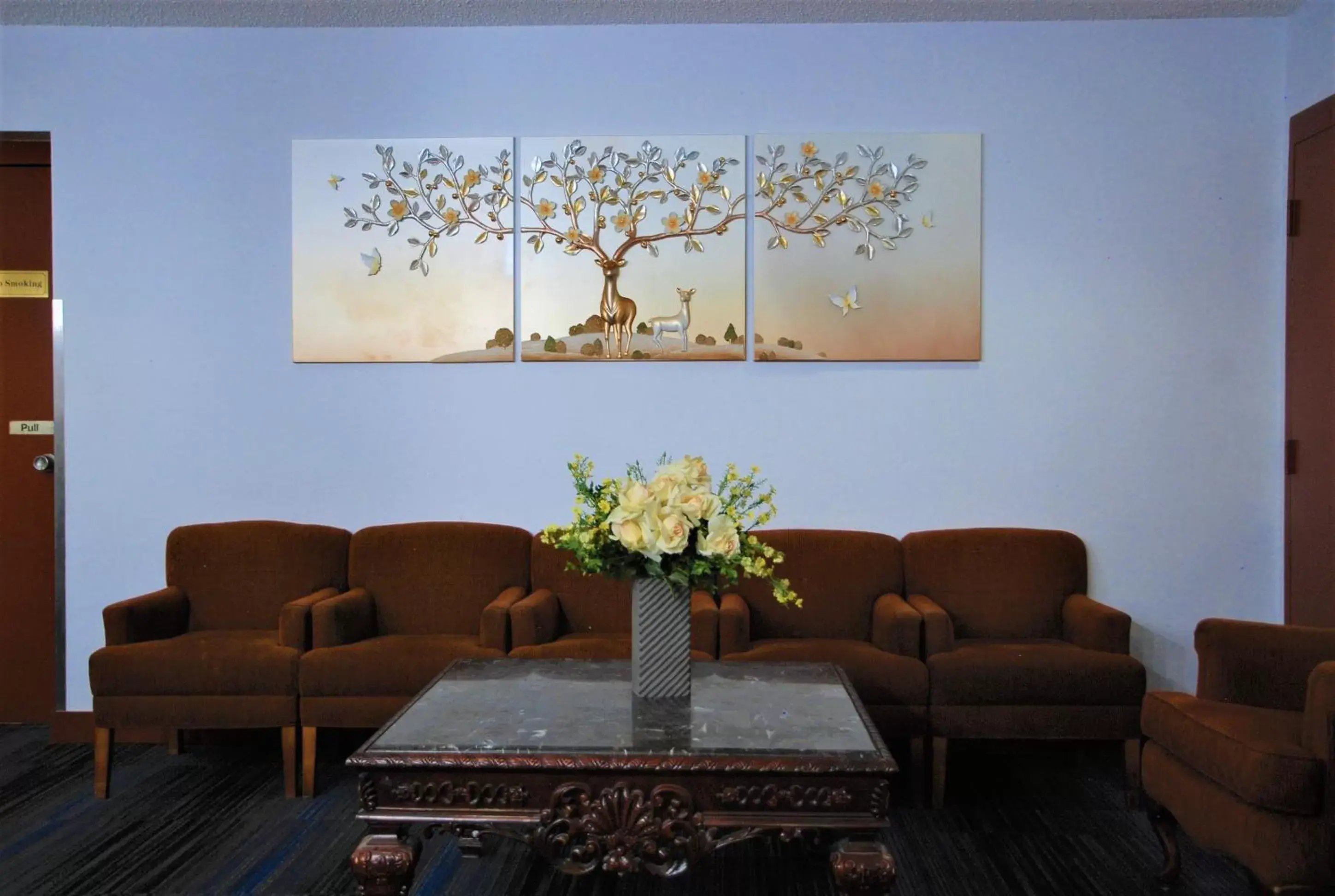 Seating Area in Country Garden Hotel