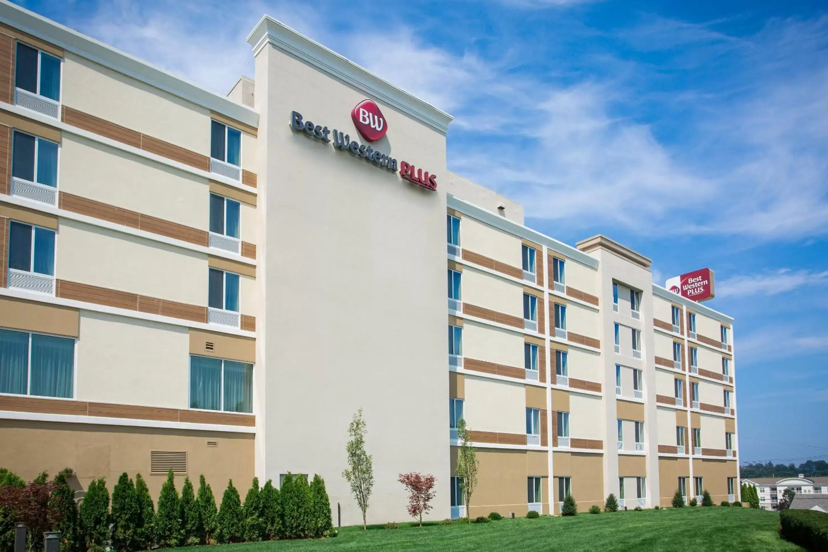 Property Building in Best Western Plus North Shore Hotel