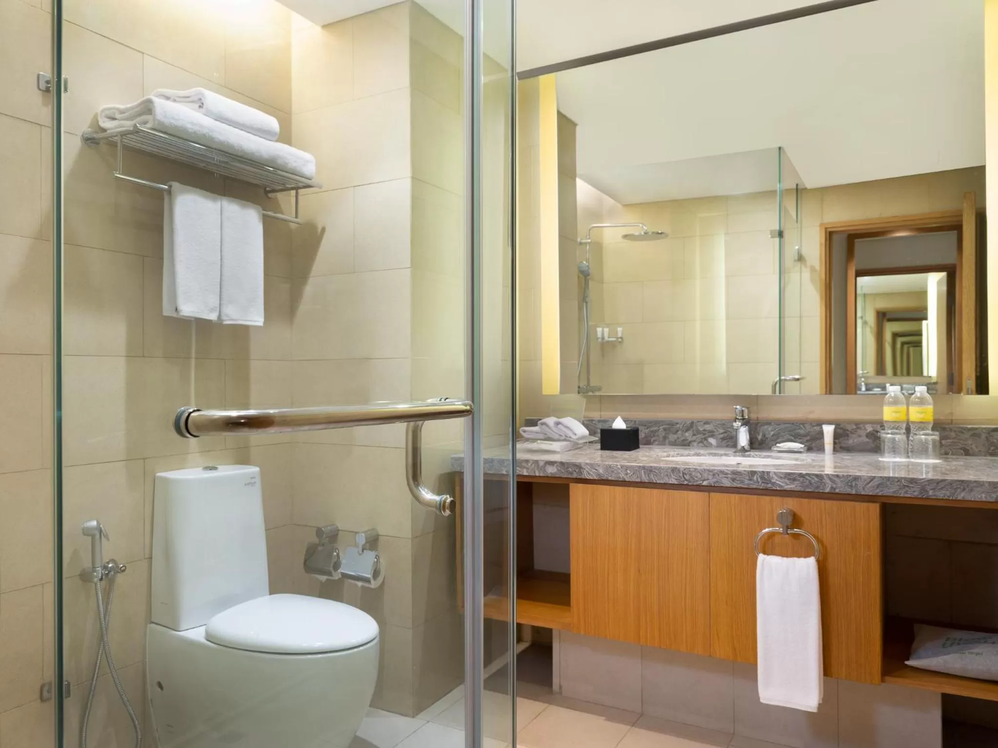 Toilet in Holiday Inn & Suites Jakarta Gajah Mada by IHG