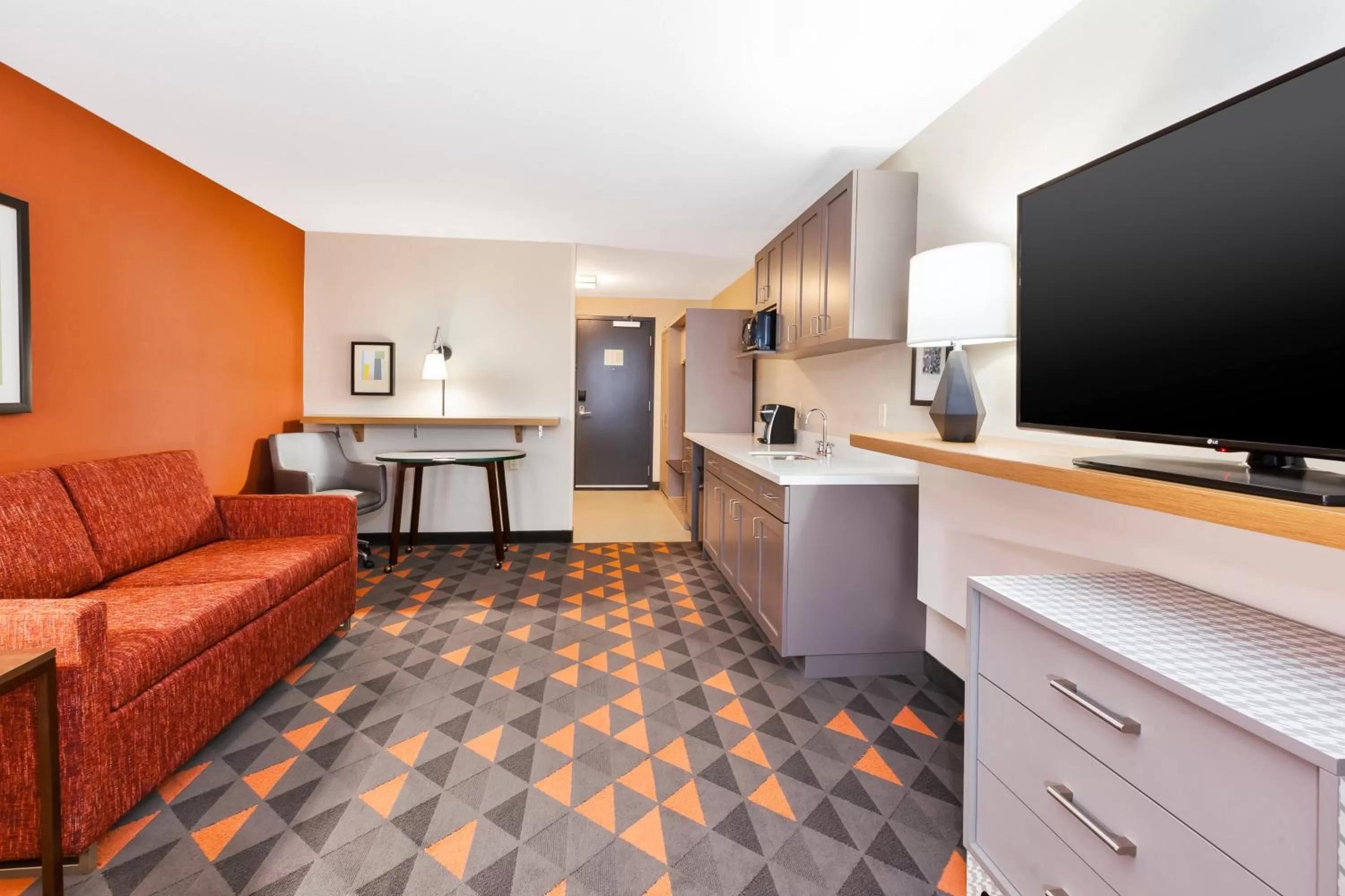 Bedroom in Holiday Inn & Suites - Toledo Southwest - Perrysburg by IHG
