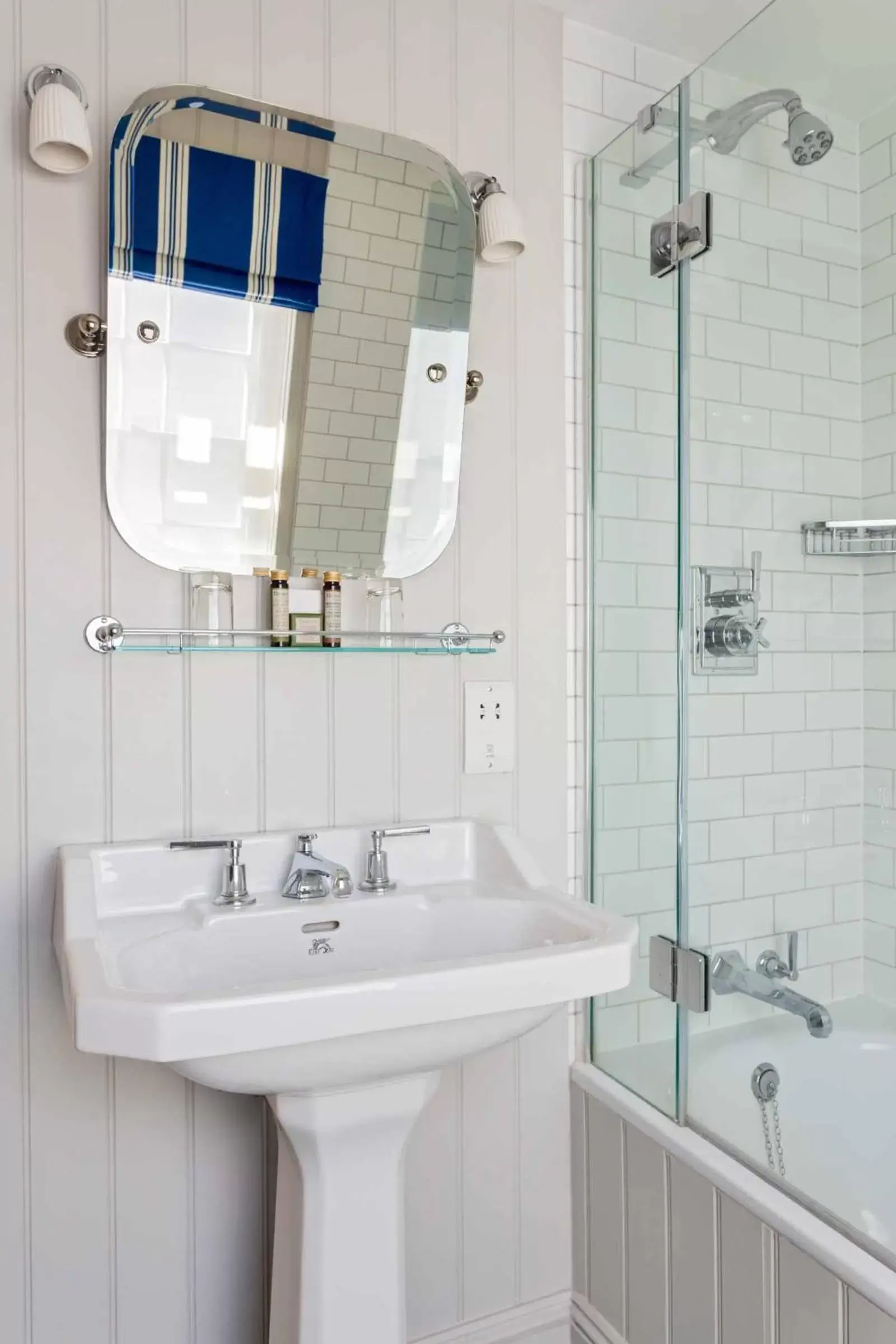 Shower, Bathroom in The Falstaff in Canterbury