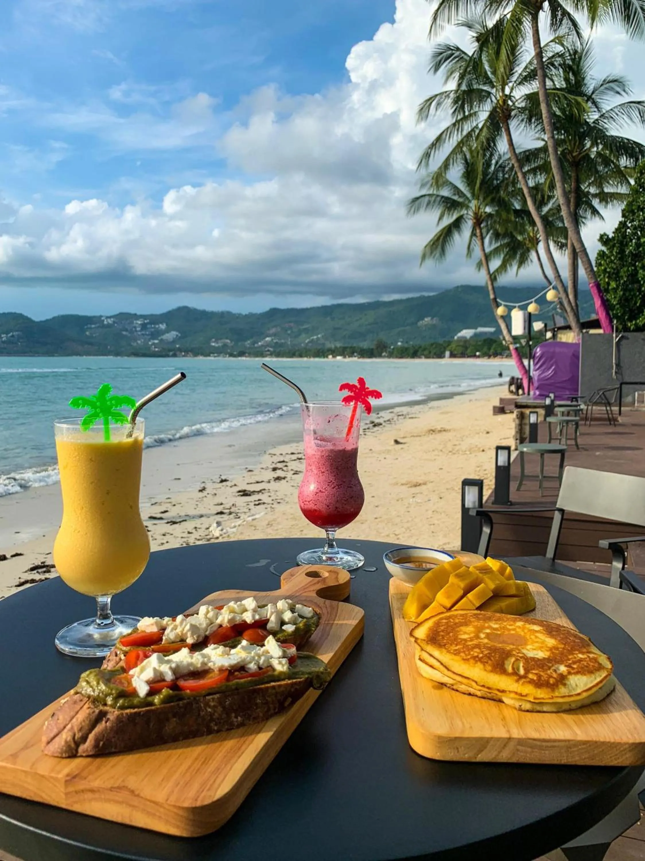 Lunch in Lub d Koh Samui Chaweng Beach - Beachfront & Vibrant Social Vibe