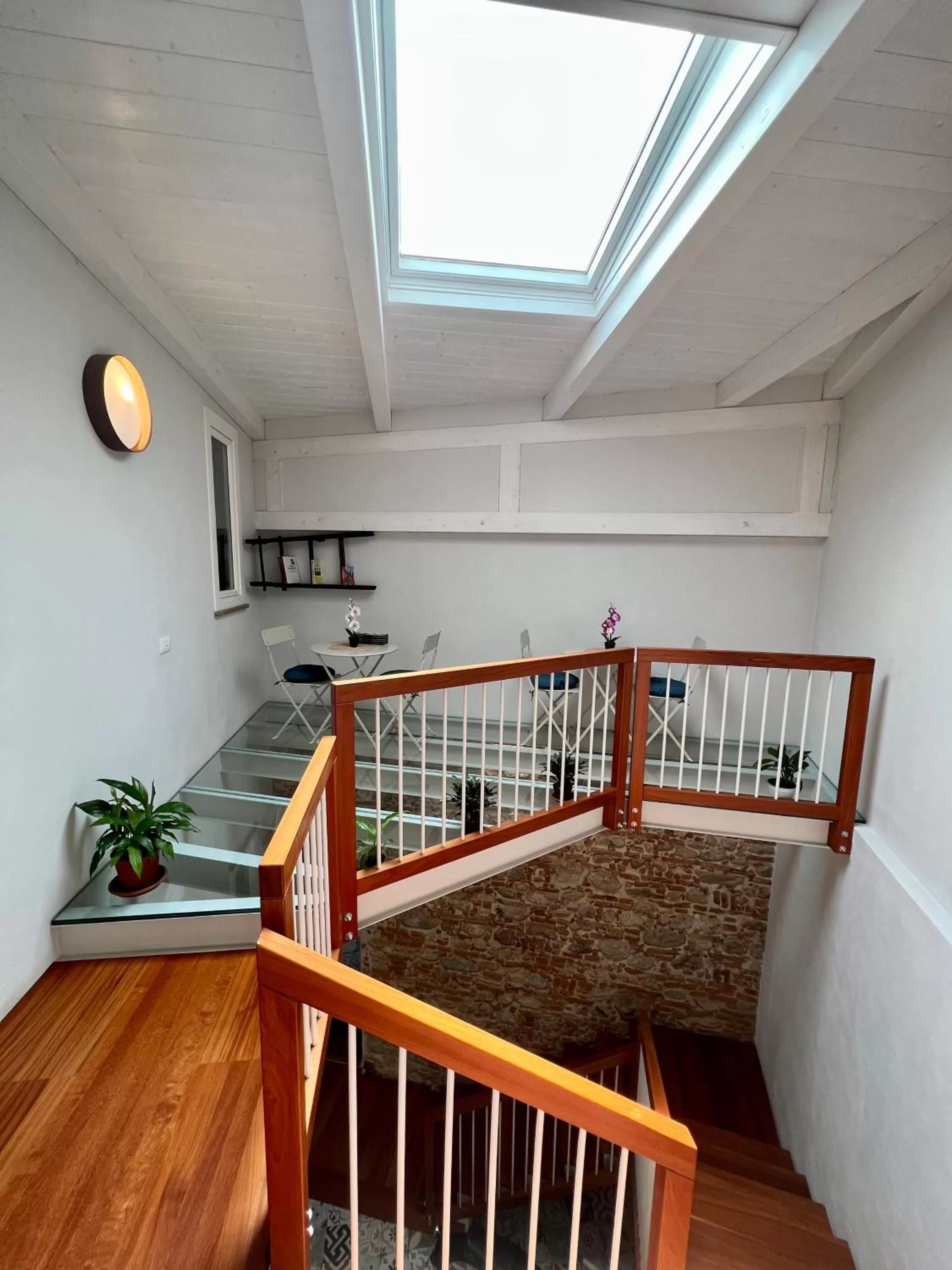 Seating area, Bed in Le Suite