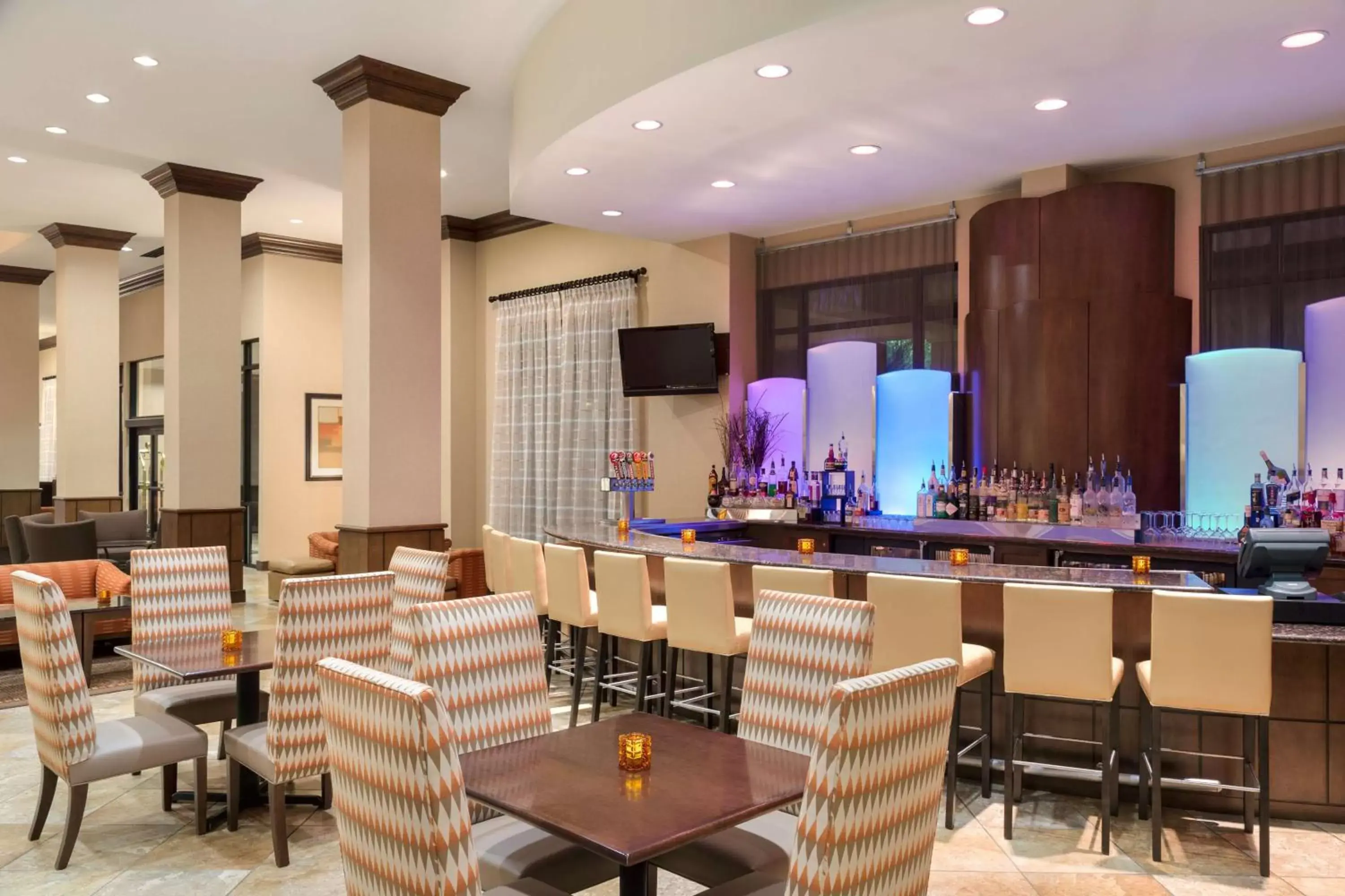 Lounge or bar, Restaurant/Places to Eat in Hilton Phoenix Chandler