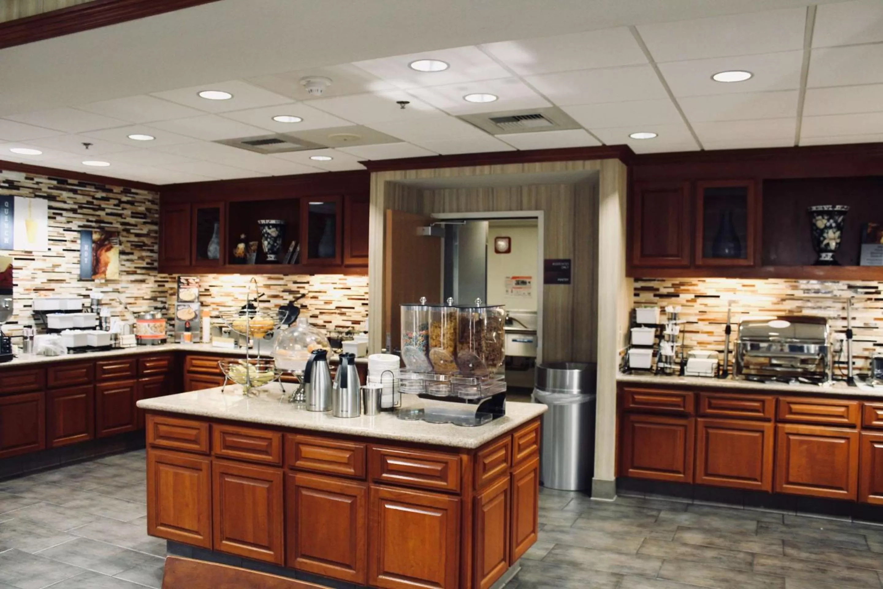 Restaurant/places to eat in Best Western Plus Arrowhead Hotel