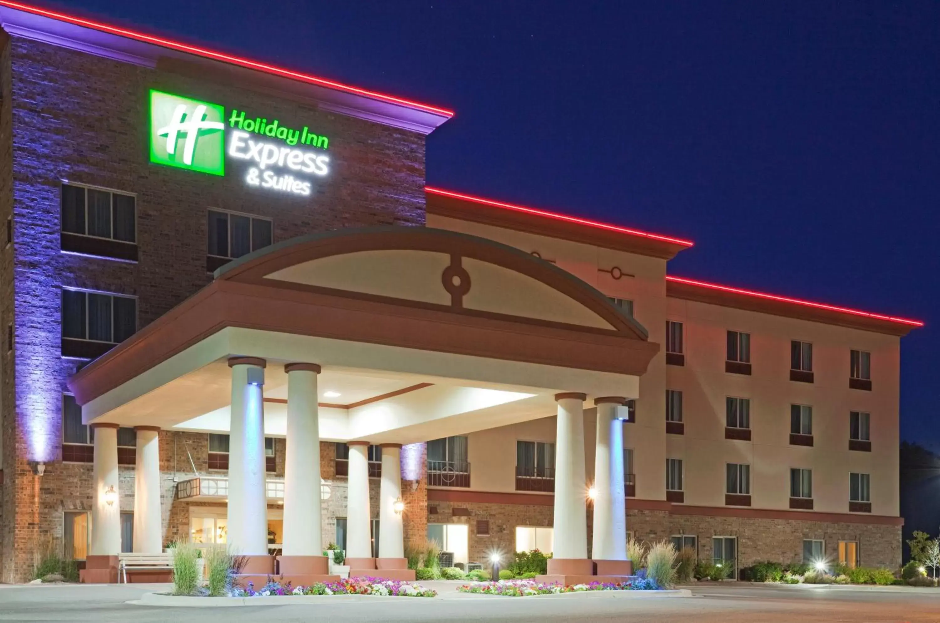 Property Building in Holiday Inn Express & Suites Wausau, an IHG Hotel