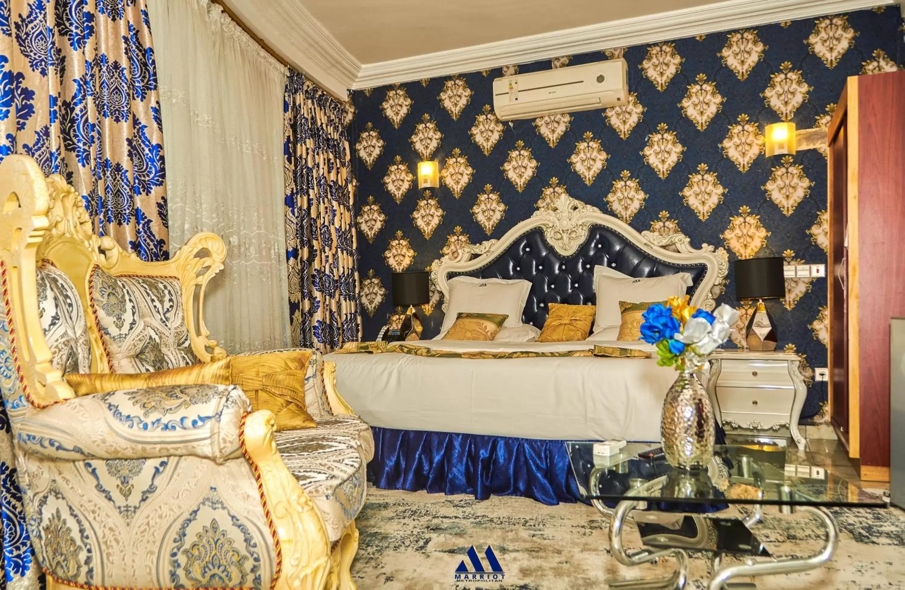 Bed in Marriot Metropolitan Hotel Bed in Marriot Metropolitan Hotel