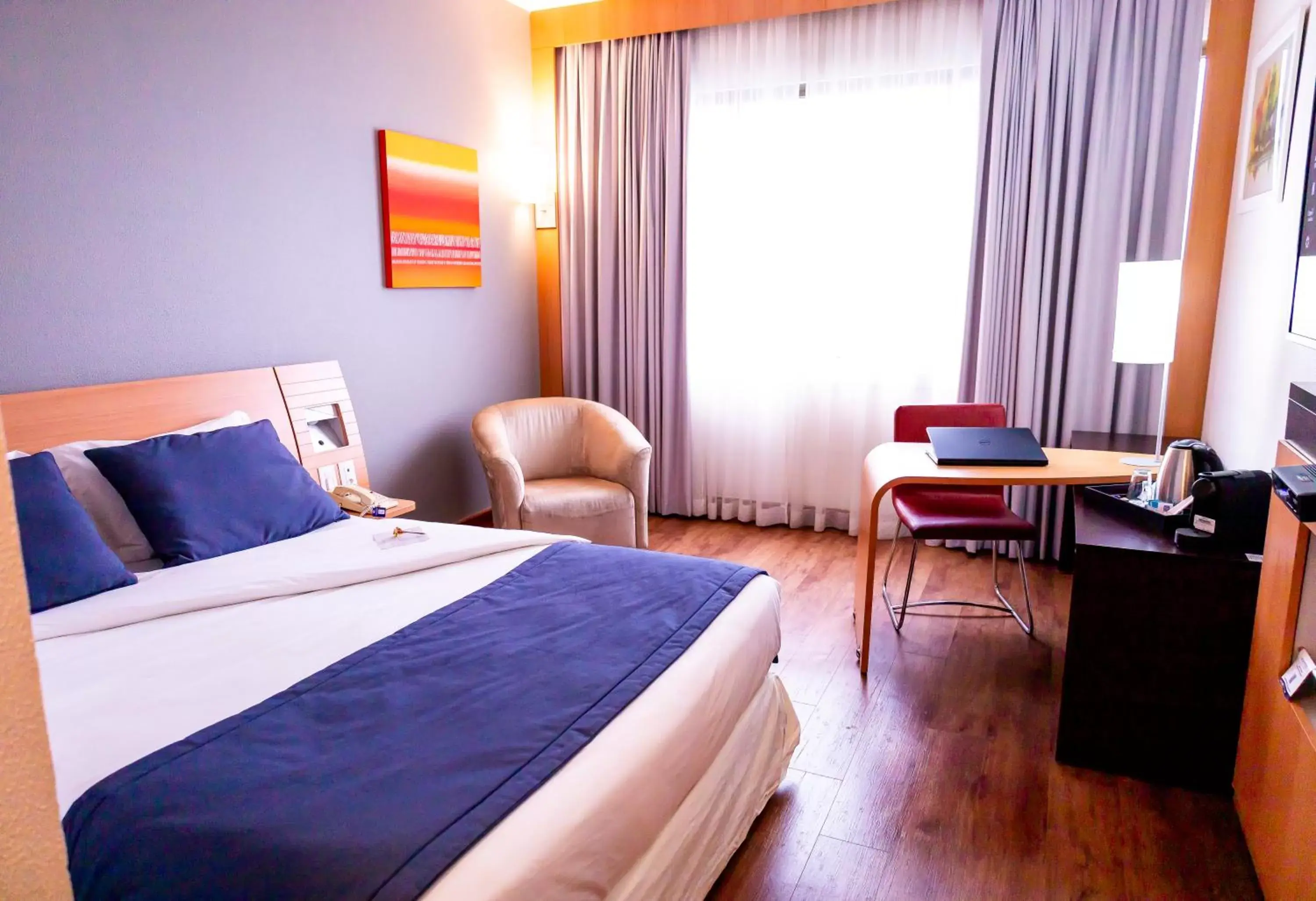 Photo of the whole room, Bed in Novotel Porto Alegre Tres Figueiras