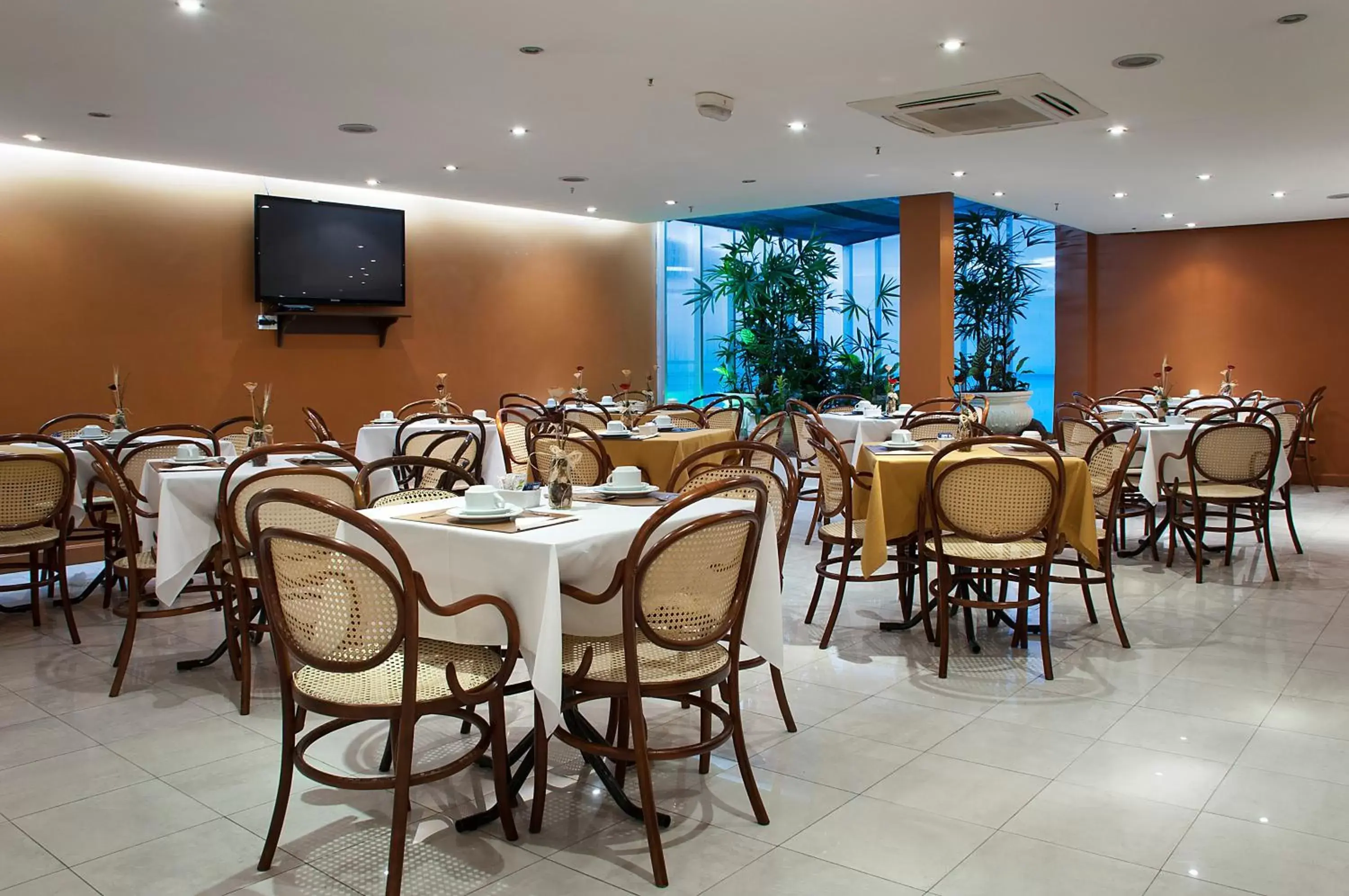 Breakfast, Restaurant/Places to Eat in Master Grande Hotel - Centro Histórico