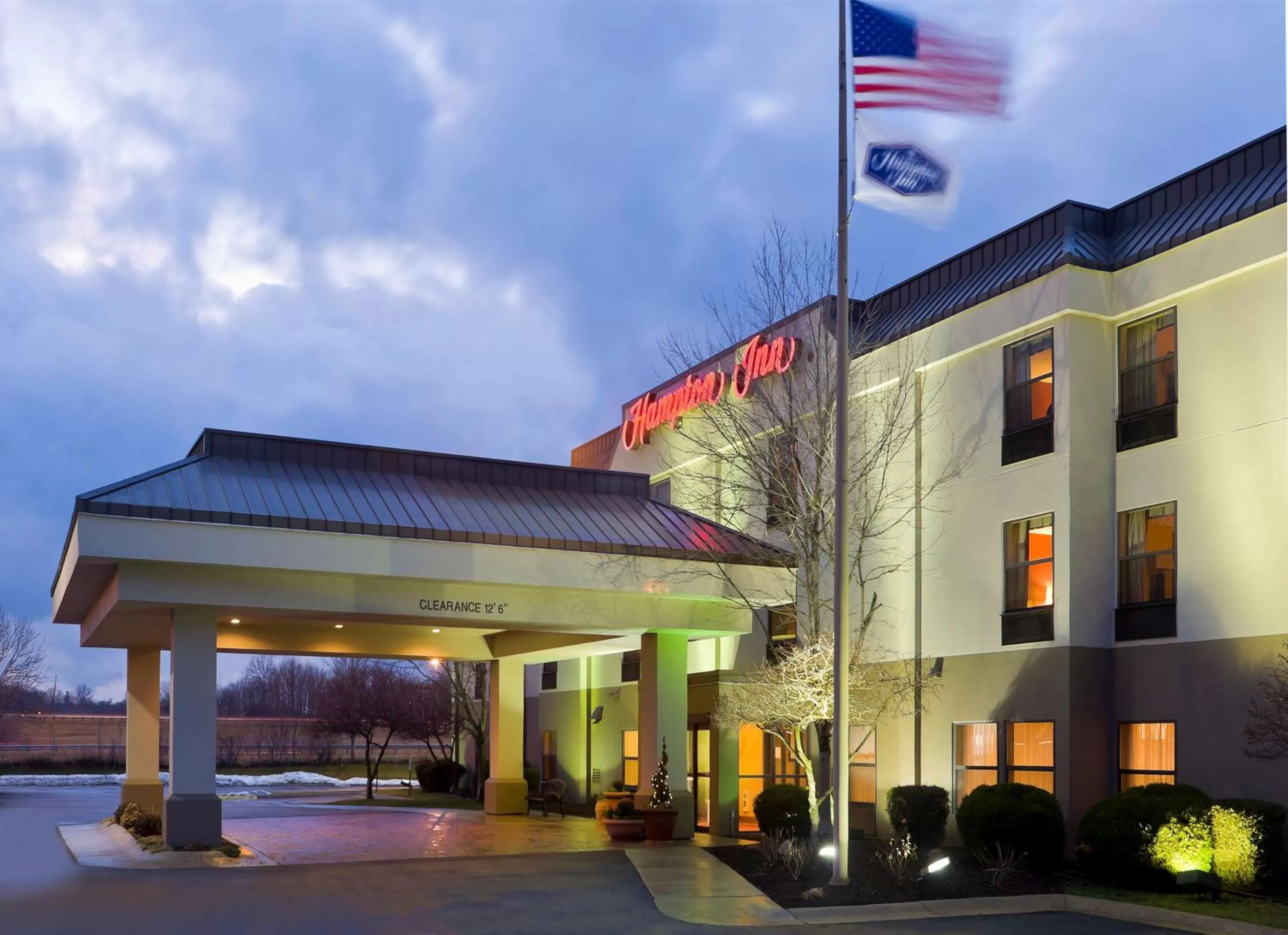 Property building in Hampton Inn Akron-Fairlawn