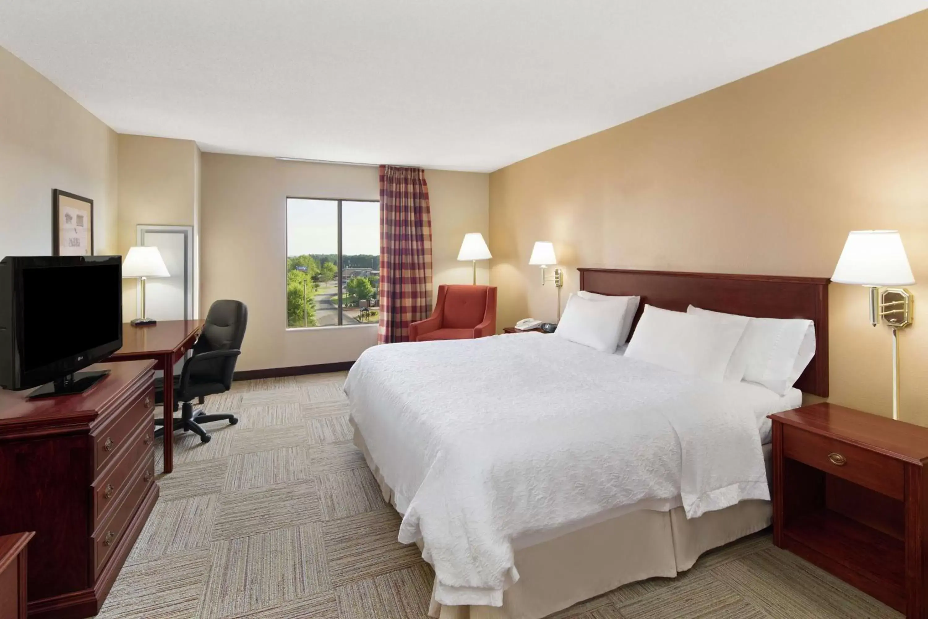 Bedroom, Bed in Hampton Inn Columbus-North