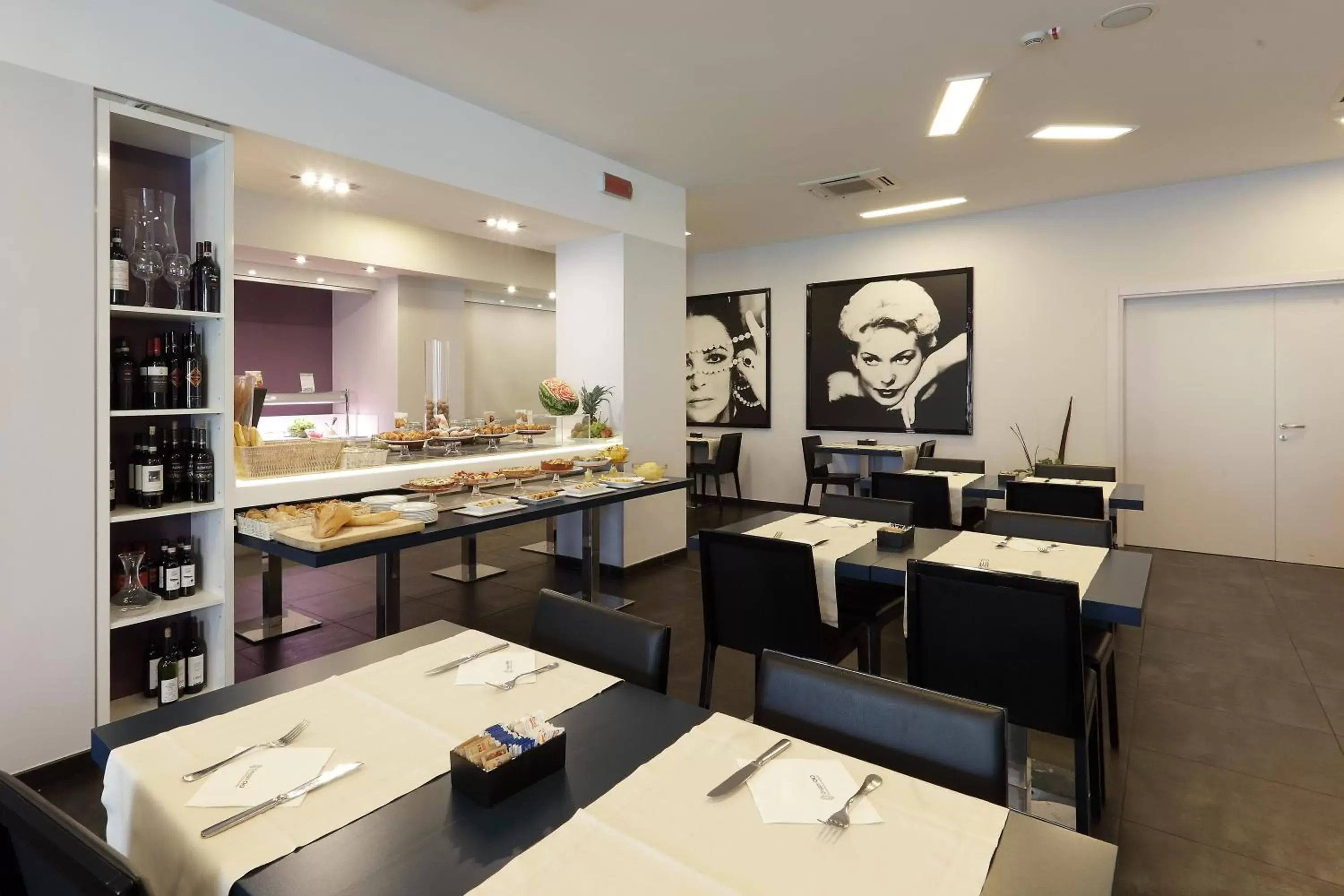 Restaurant/Places to Eat in Holiday Inn Milan Nord Zara, an IHG Hotel