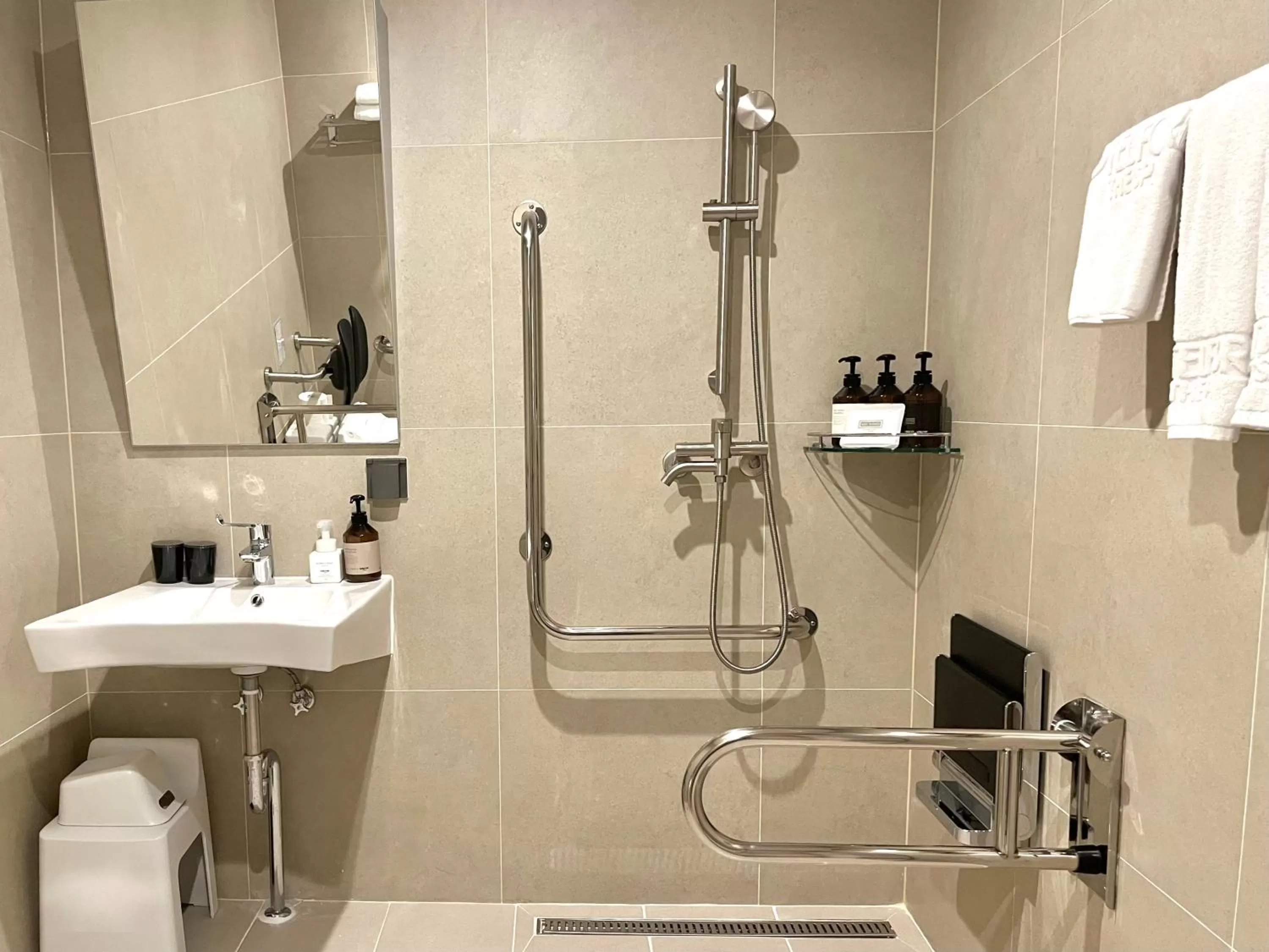 Shower in Hotel Foret The Spa