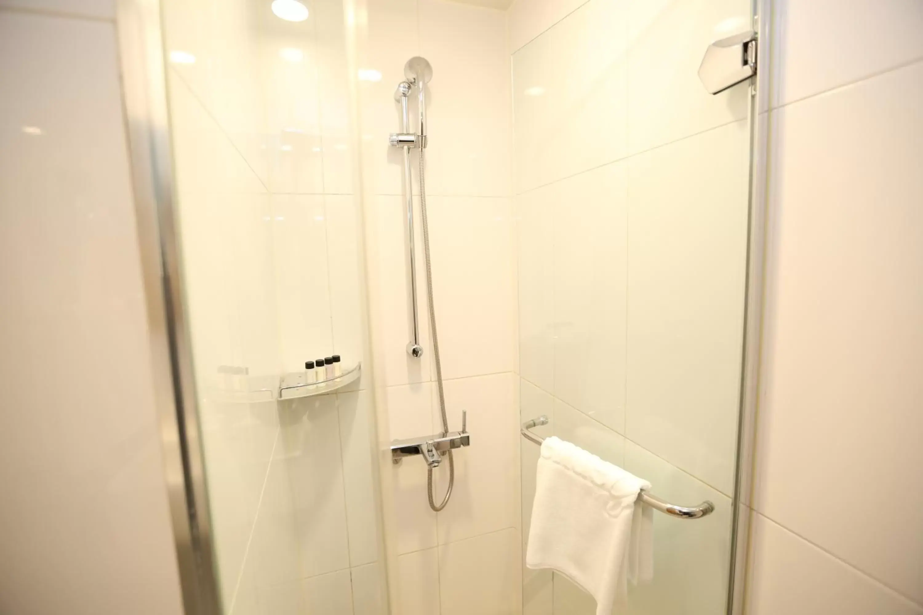 Shower, Bathroom in Hotel Venue-G Seoul