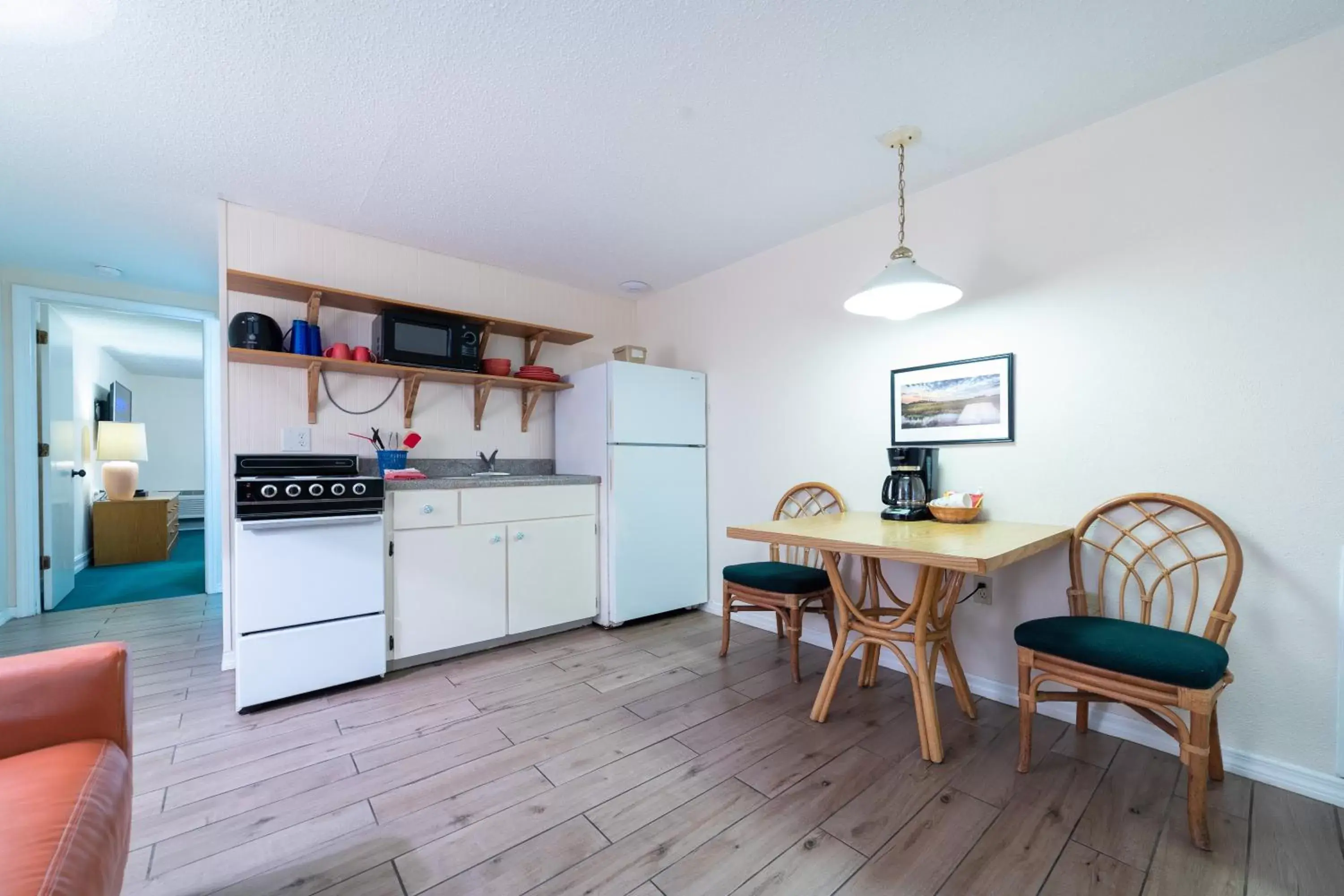 Kitchen or kitchenette, Kitchen/Kitchenette in Steinhatchee River Inn and Marina