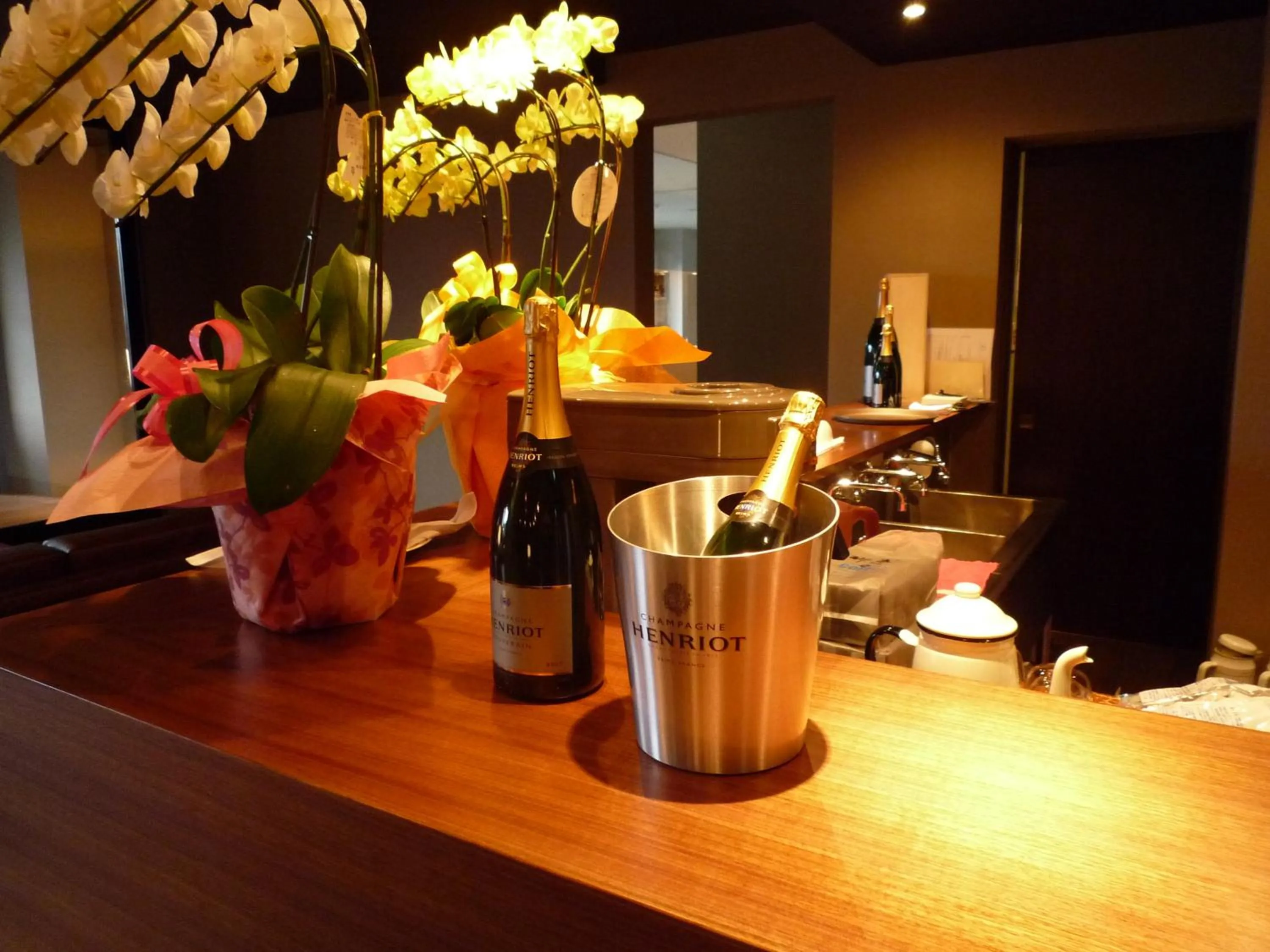 Alcoholic drinks in Aura Tachibana