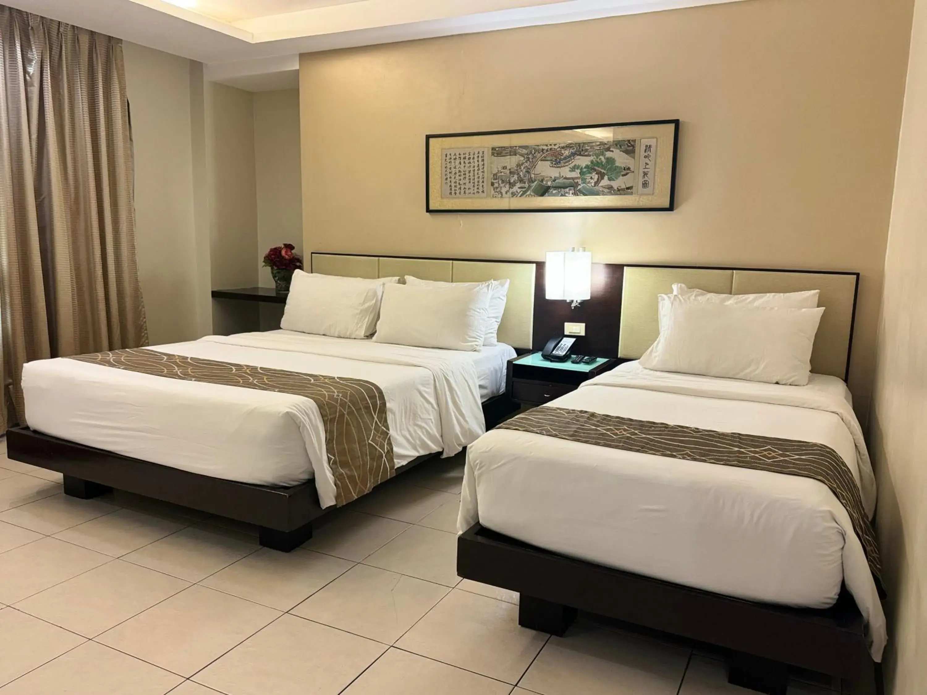 Bed in Circle Inn - Iloilo City Center