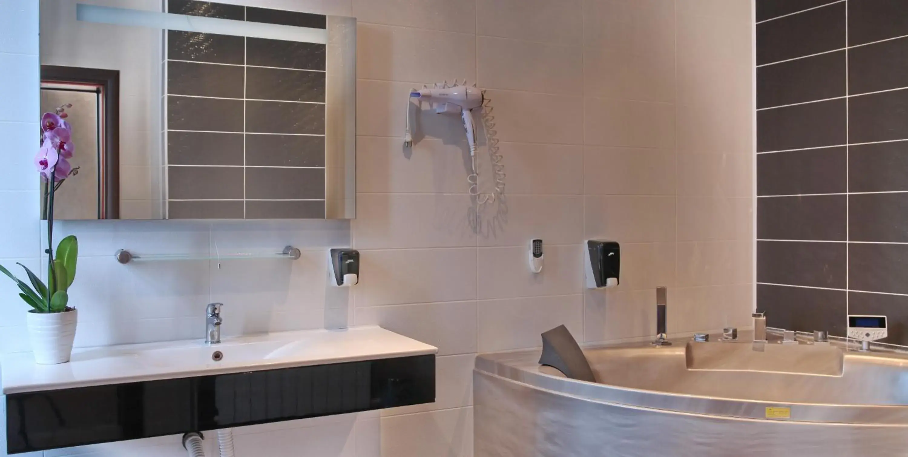 Shower, Bathroom in Villa Mystique
