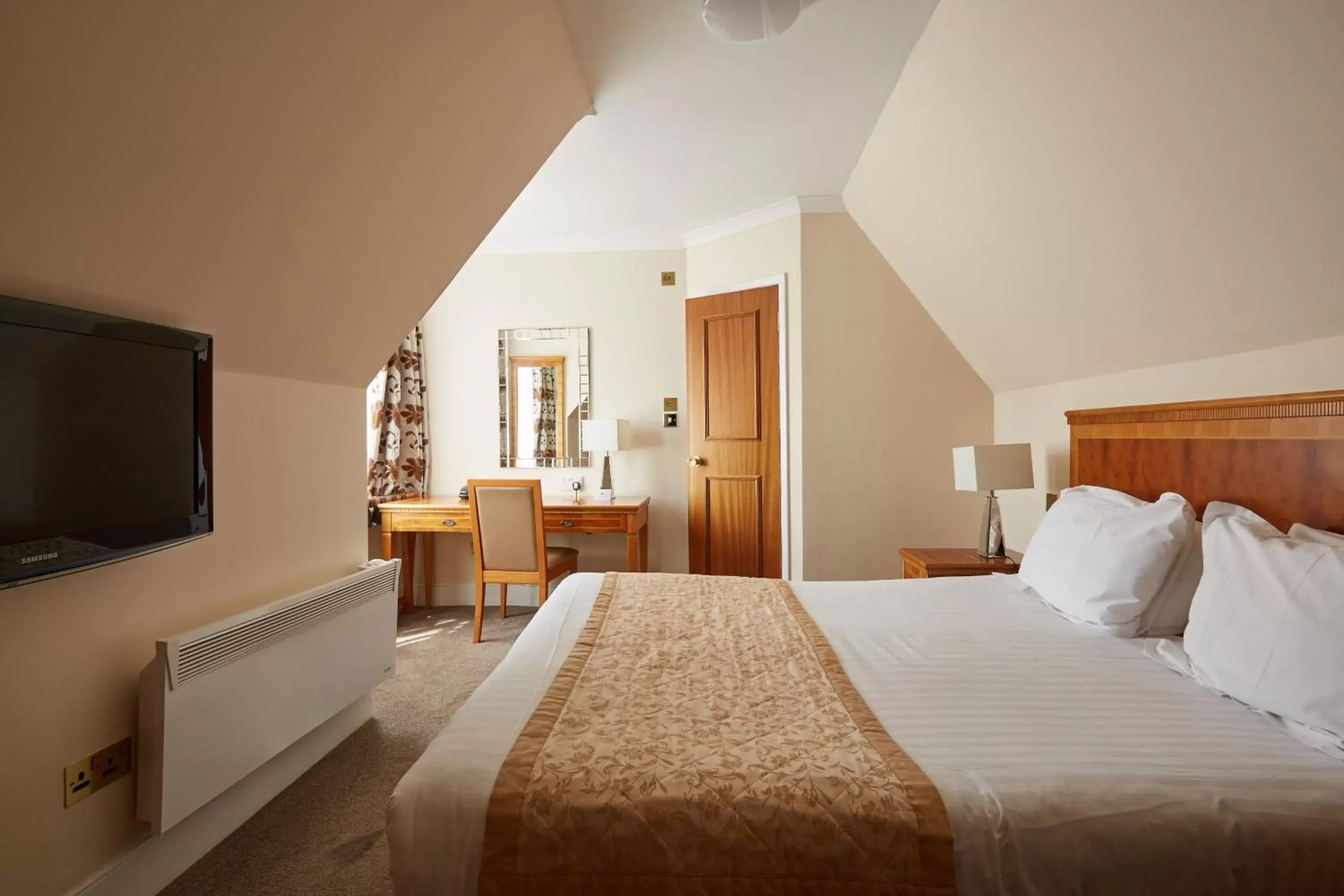 Bed in Lismoyne Hotel Bed in Lismoyne Hotel