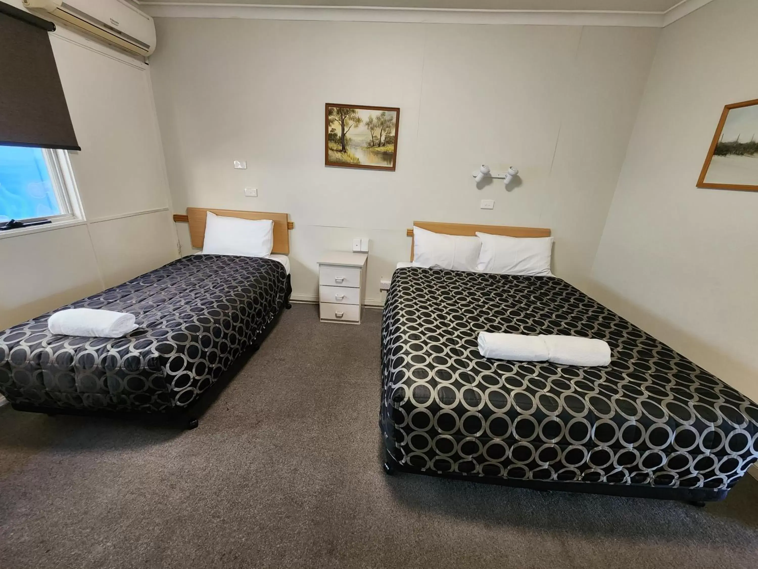 Bed in Hume Inn Motel Albury CBD