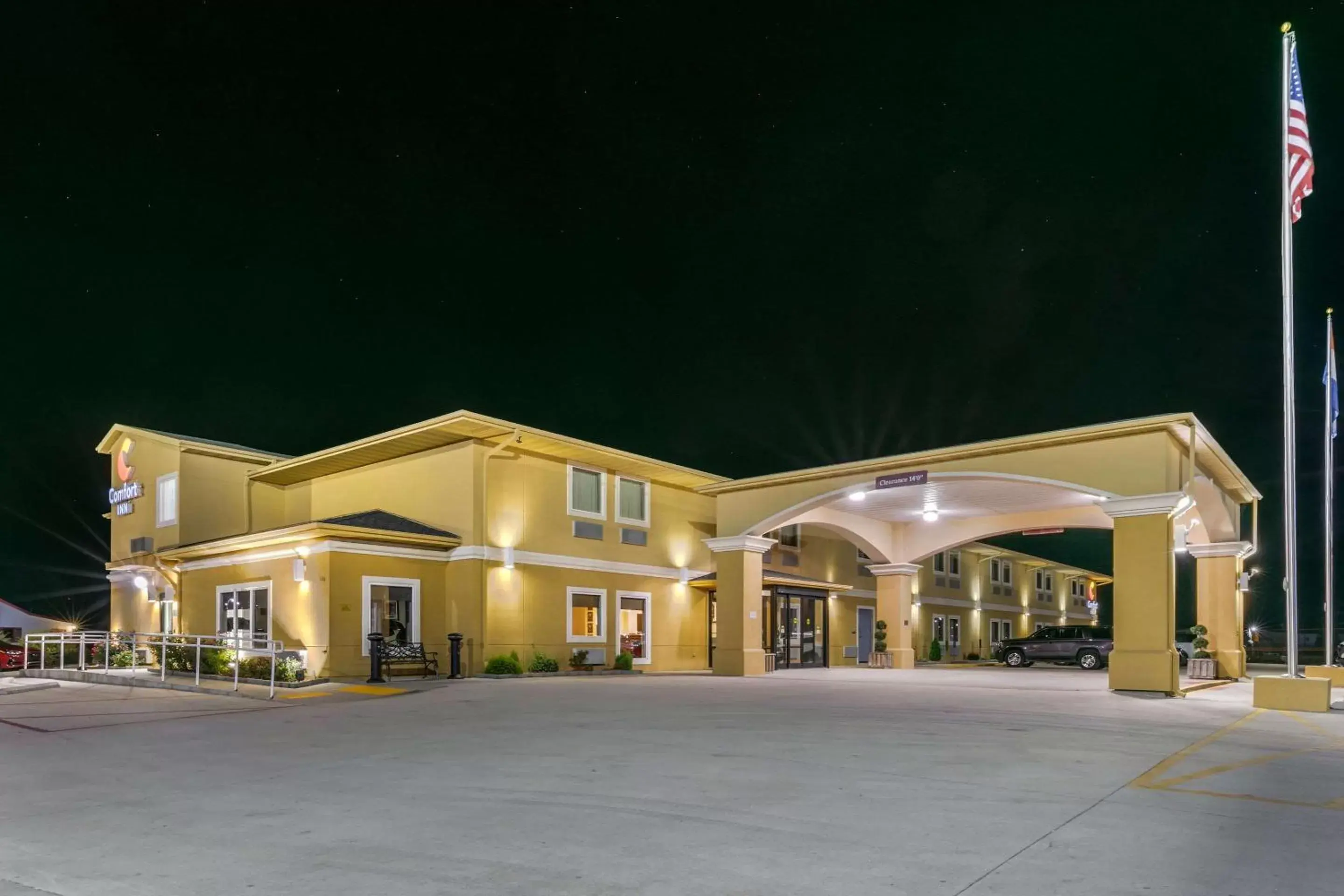 Property Building in Comfort Inn Willow Springs