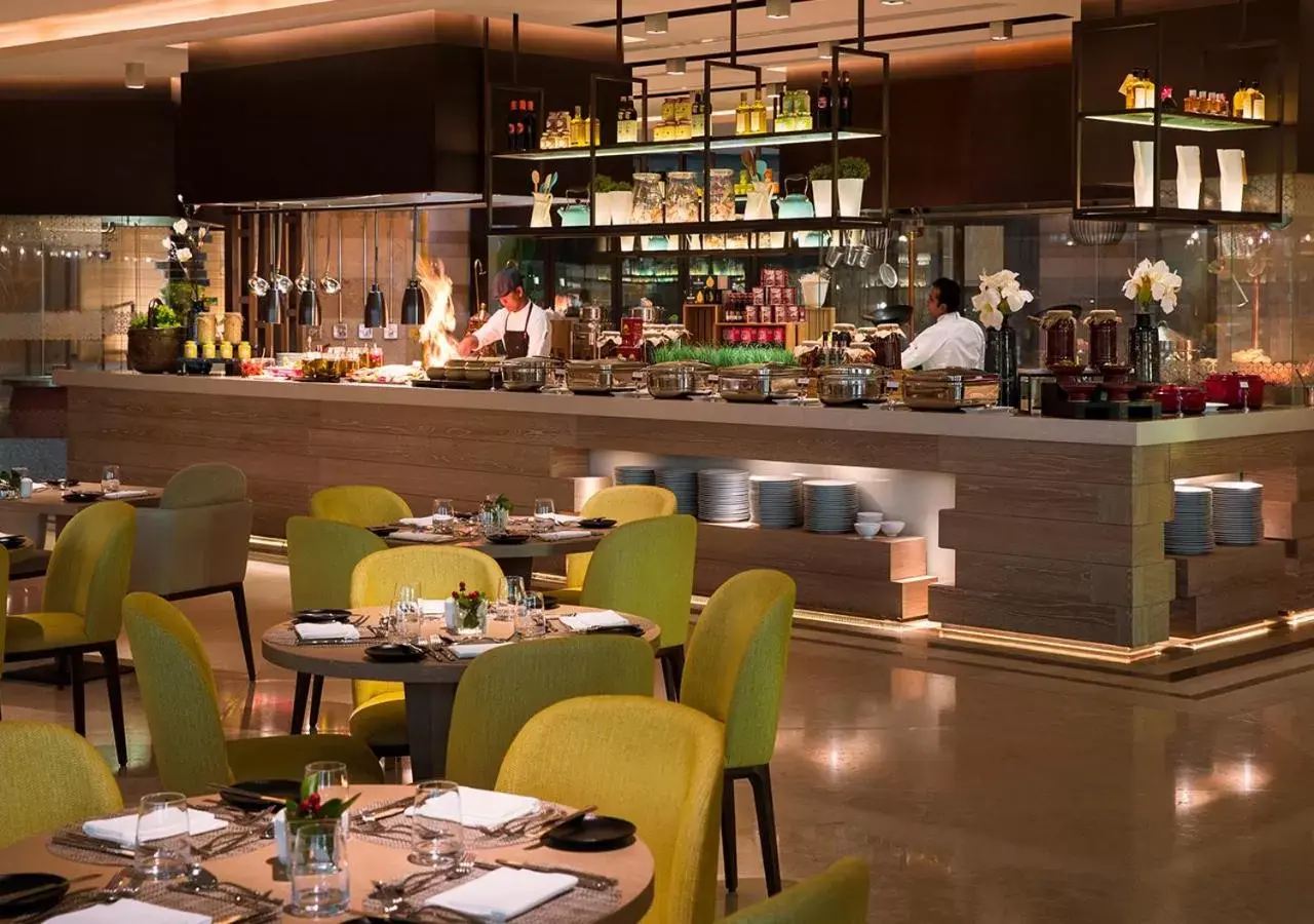 Restaurant/Places to Eat in Saadiyat Rotana Resort and Villas