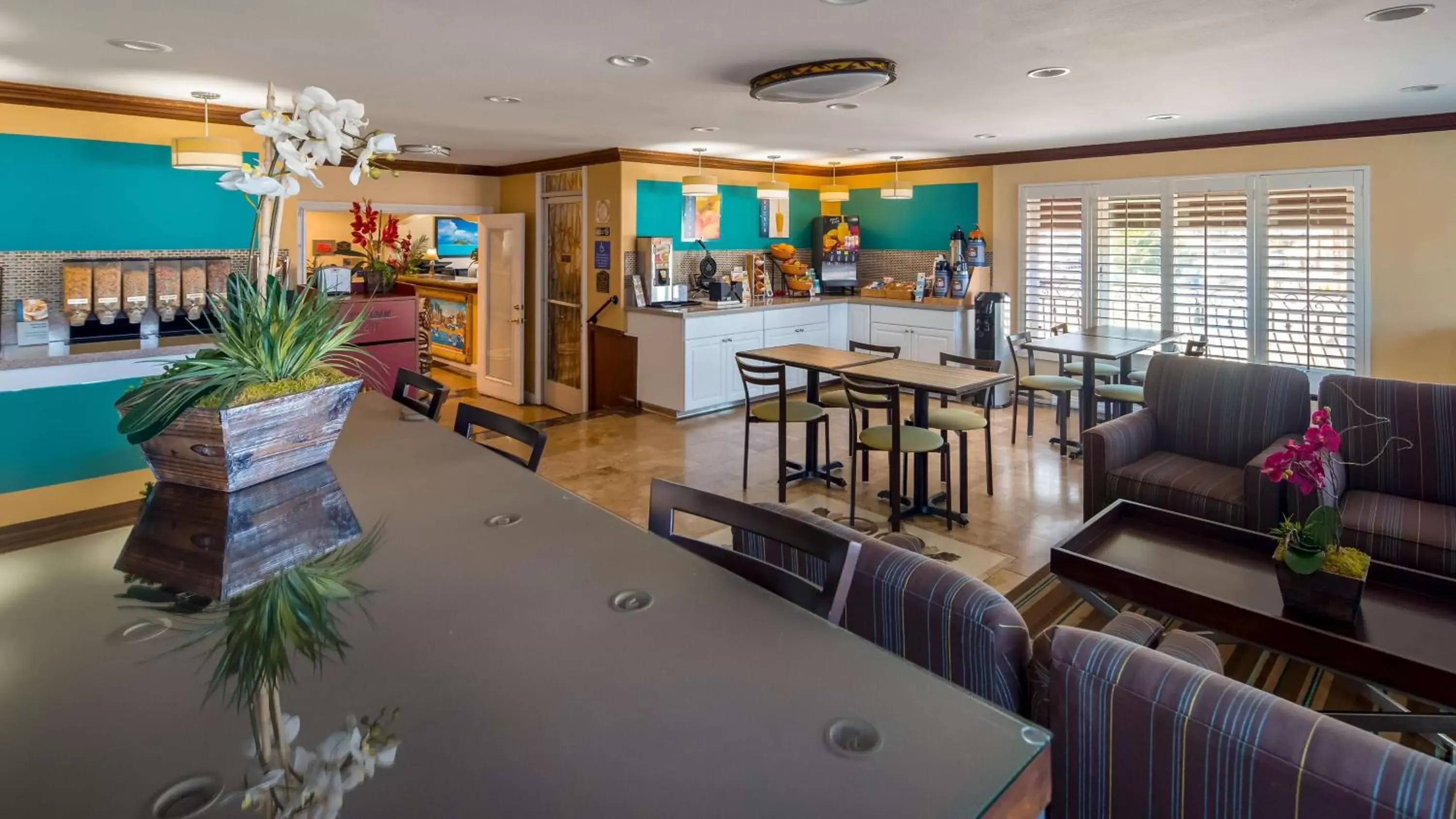 Restaurant/places to eat in Best Western - Harbour Inn & Suites