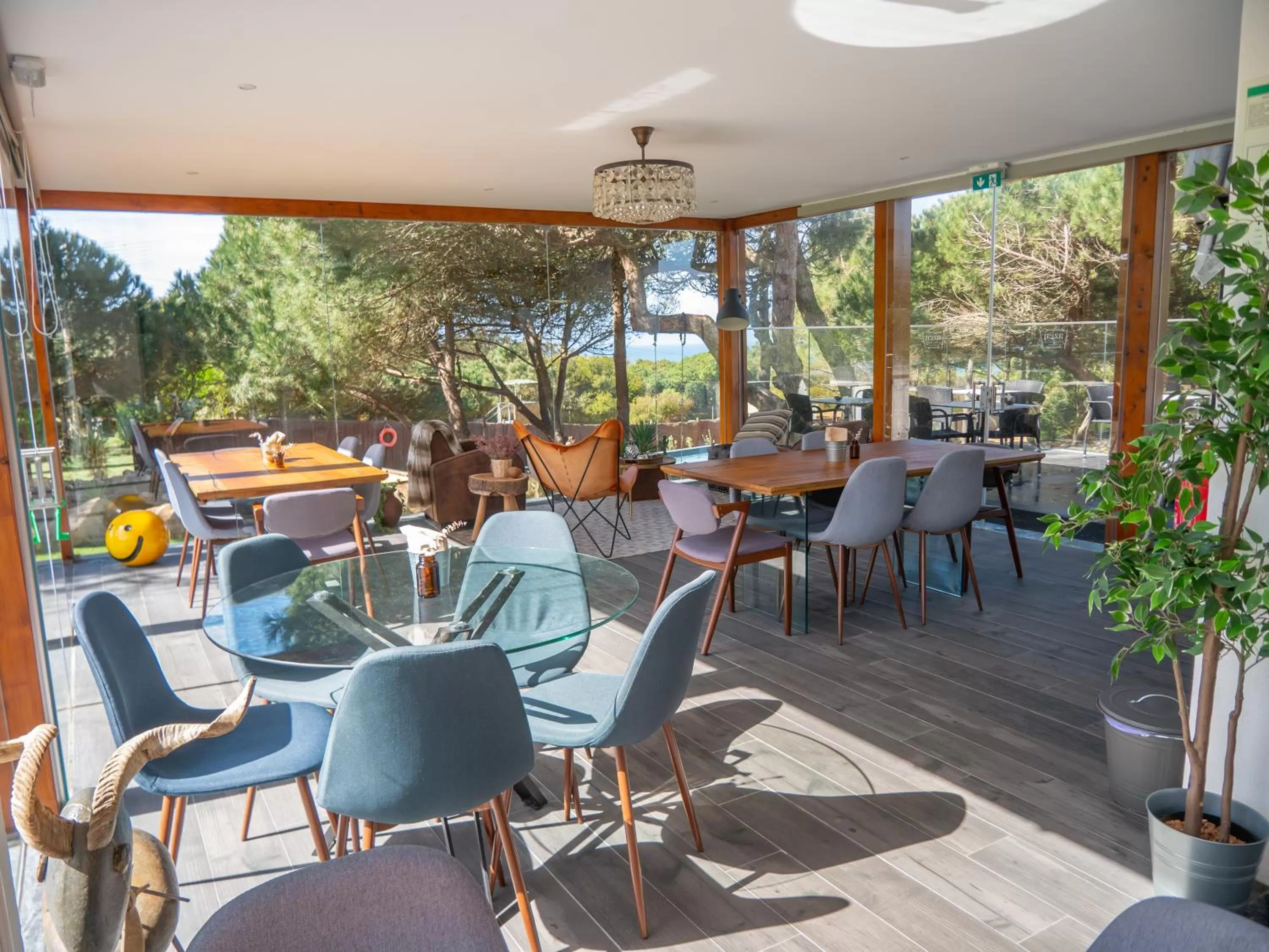 Buffet breakfast in Azen Cool House