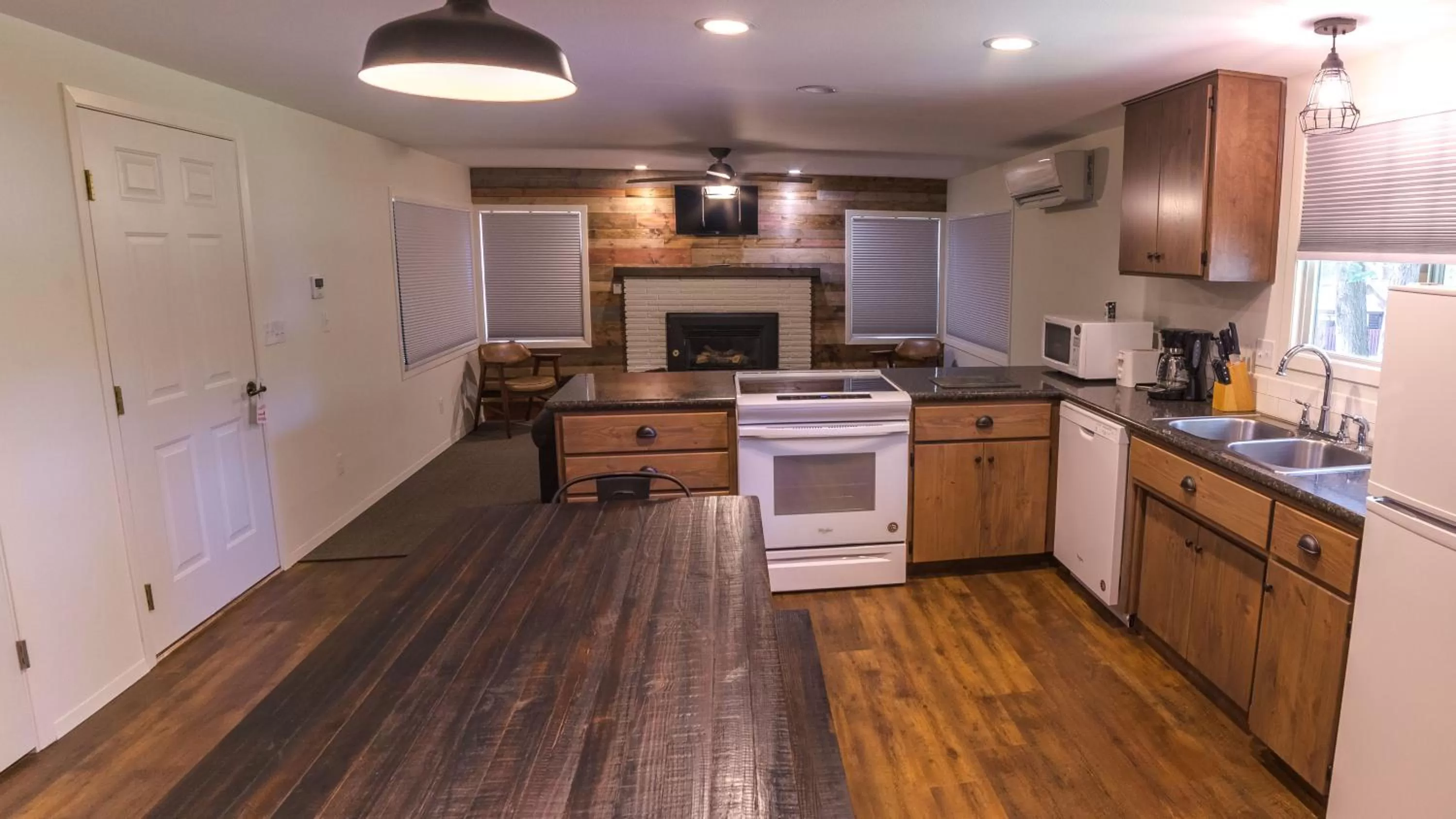 Kitchen or kitchenette in Eagle Cap Chalets