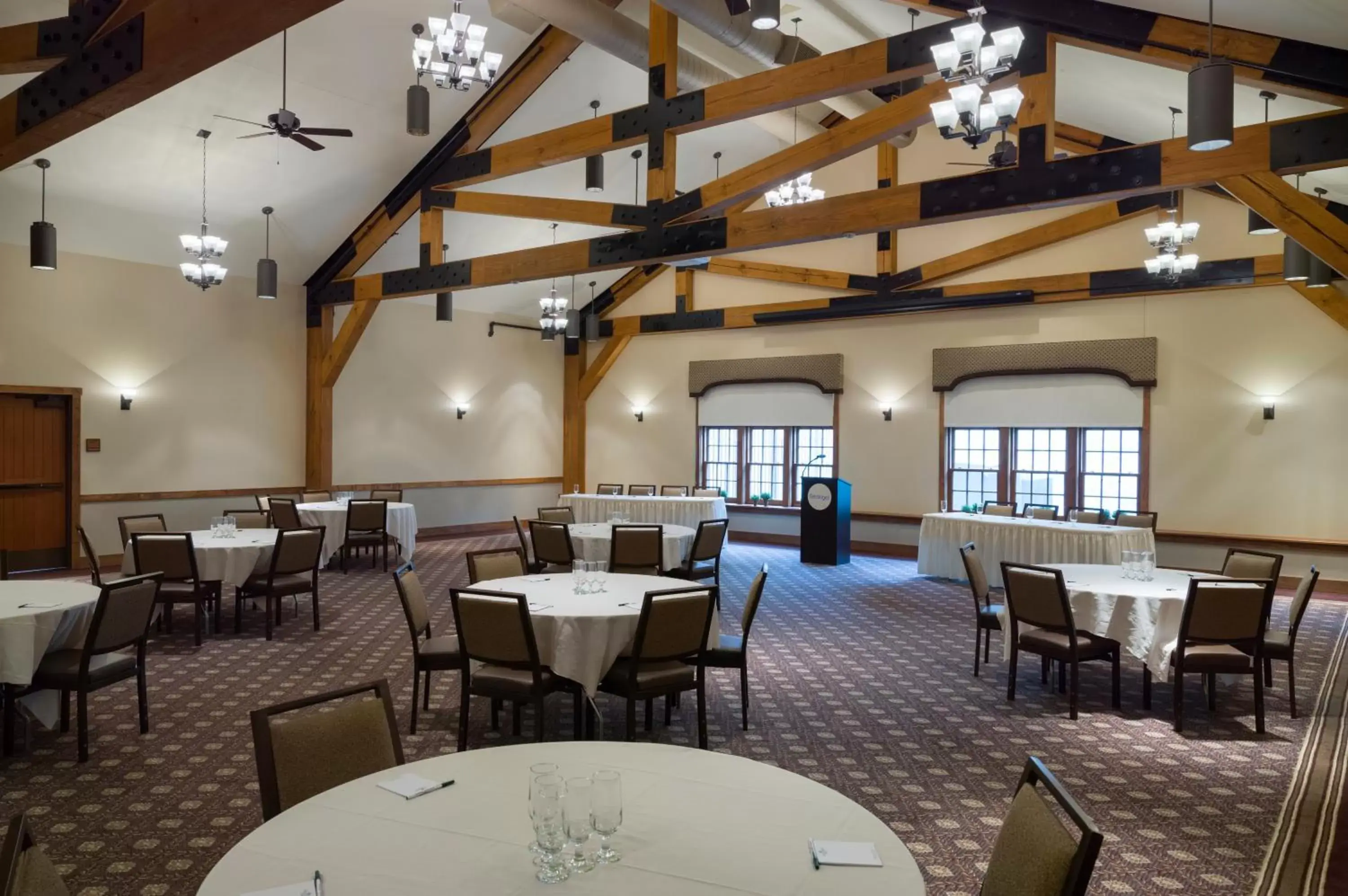 Banquet/Function facilities, Restaurant/Places to Eat in Pine Barn Inn