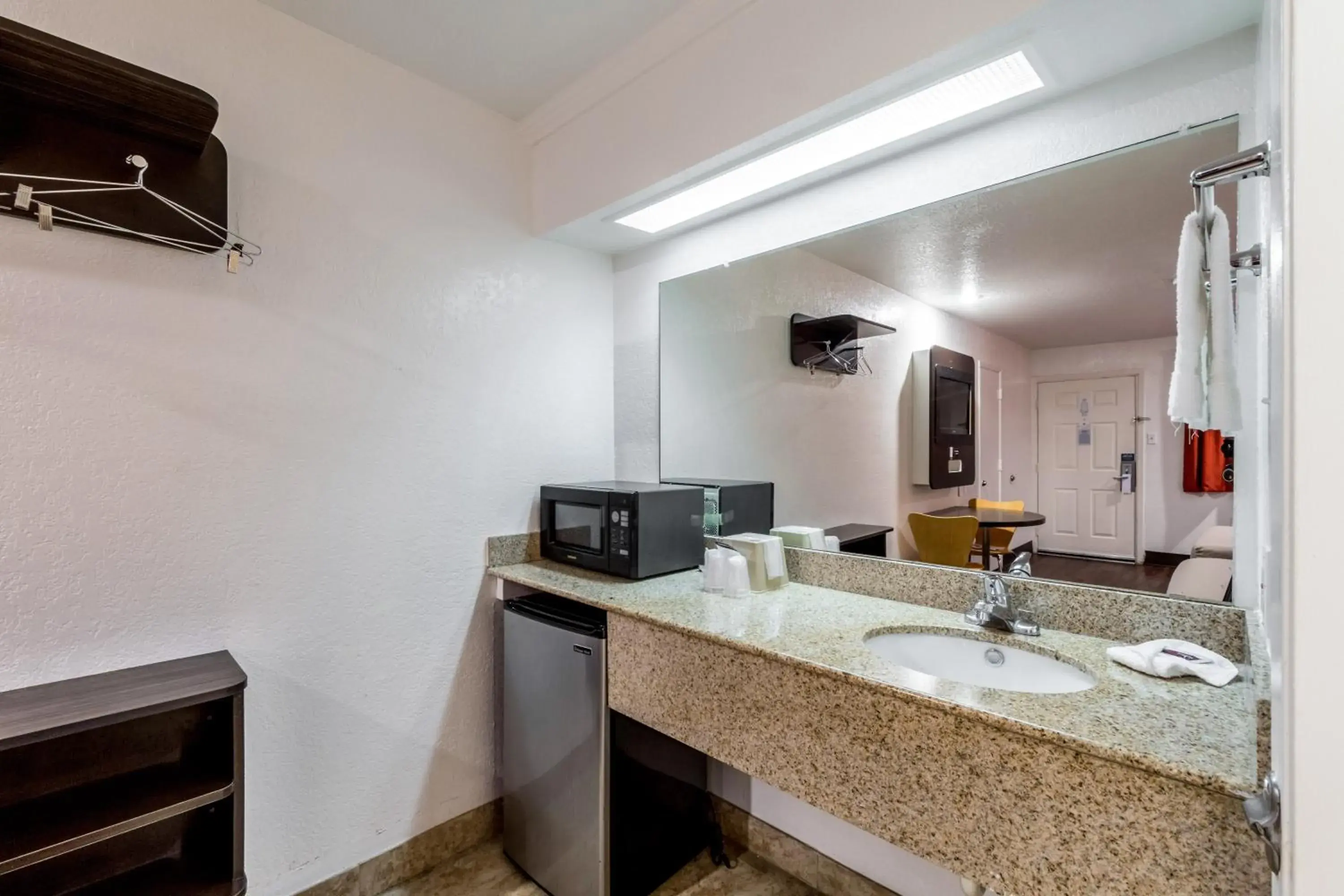 Bedroom in Motel 6 San Antonio, TX - Frost Bank Center Bedroom in Motel 6 San Antonio, TX - Frost Bank Center