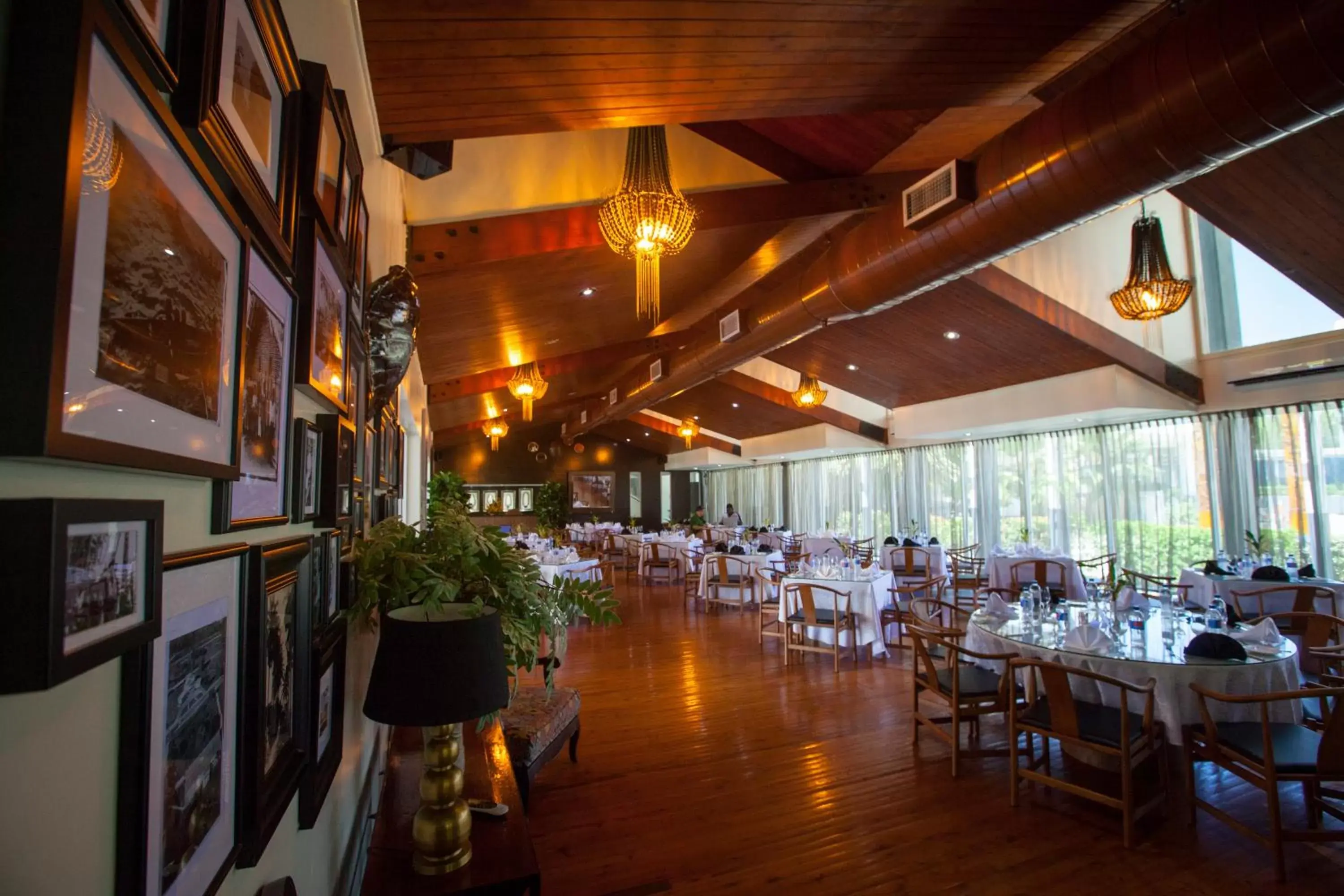Restaurant/Places to Eat in Heritage Park Hotel