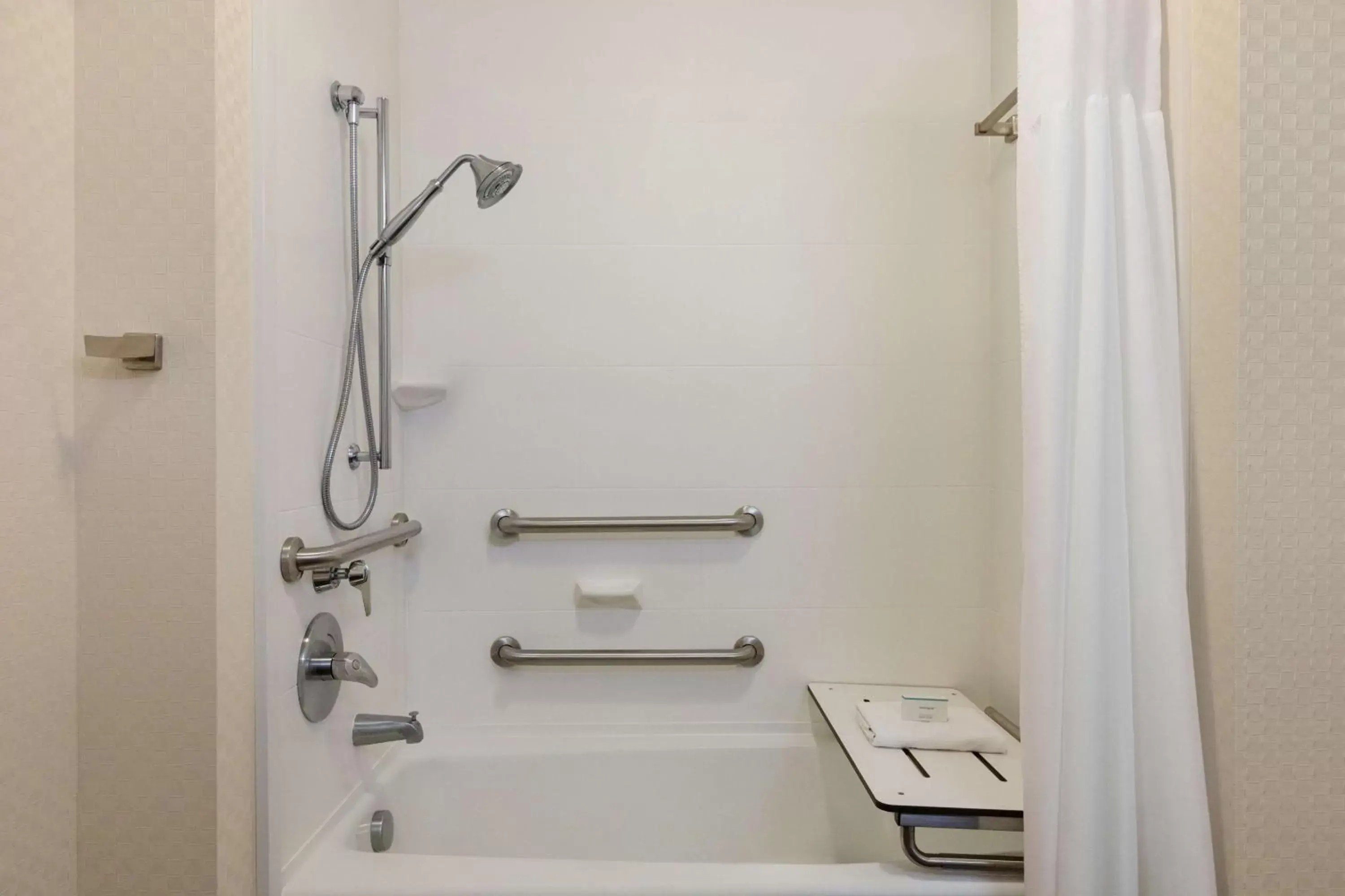 Bathroom in Hampton Inn & Suites - Roanoke-Downtown, VA