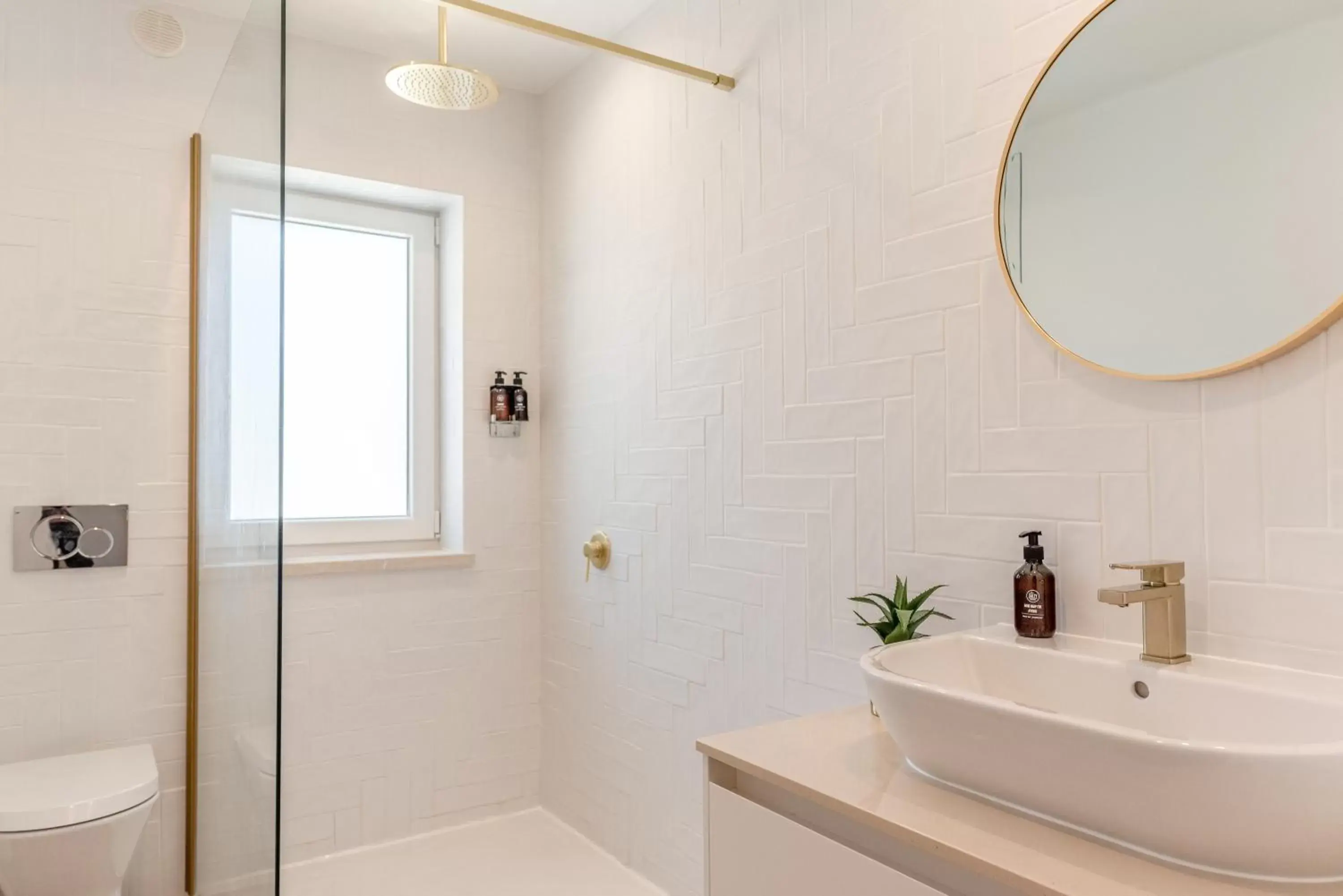 Bathroom in The Salty Pelican Yoga & Surf Retreat